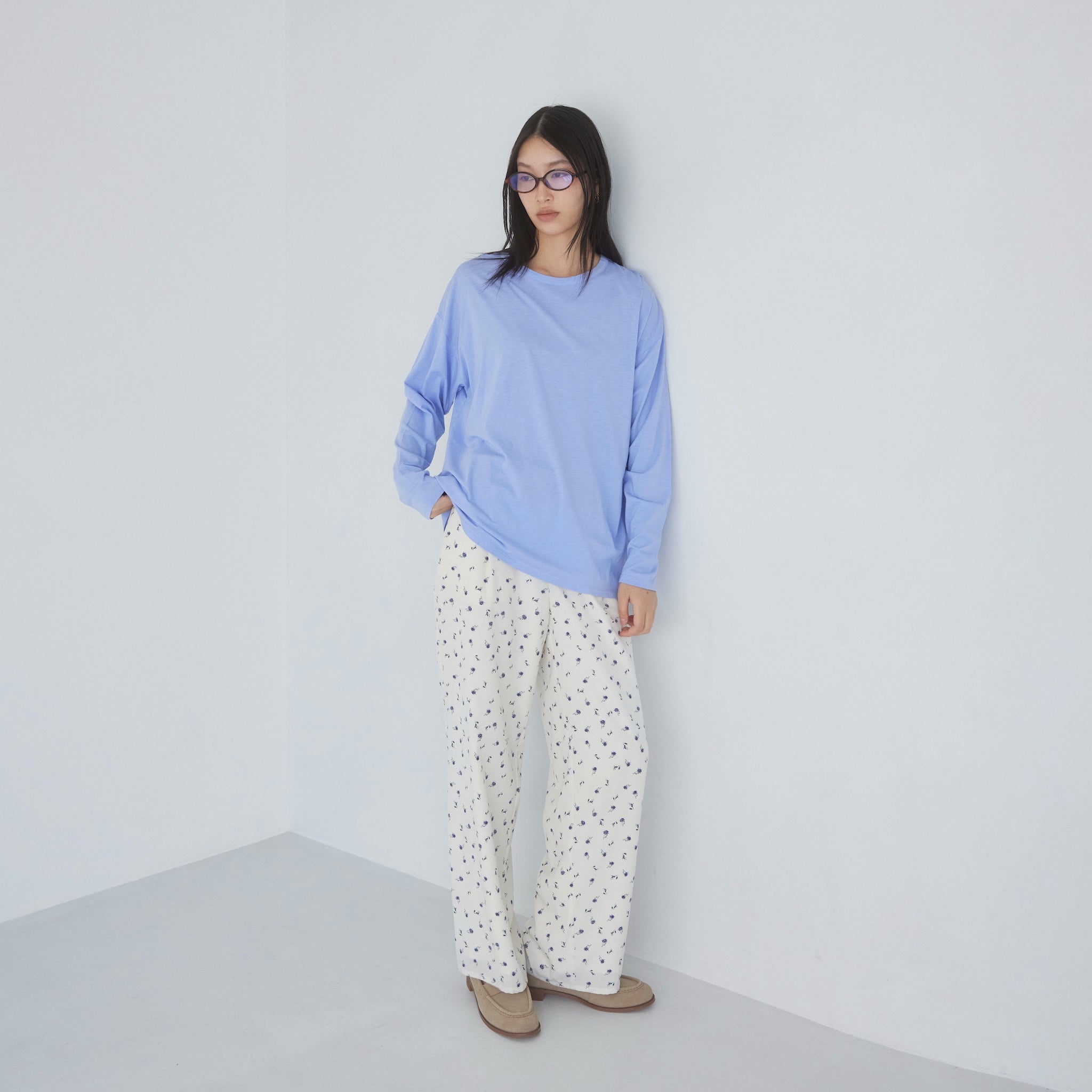 Mini flower tuck pants