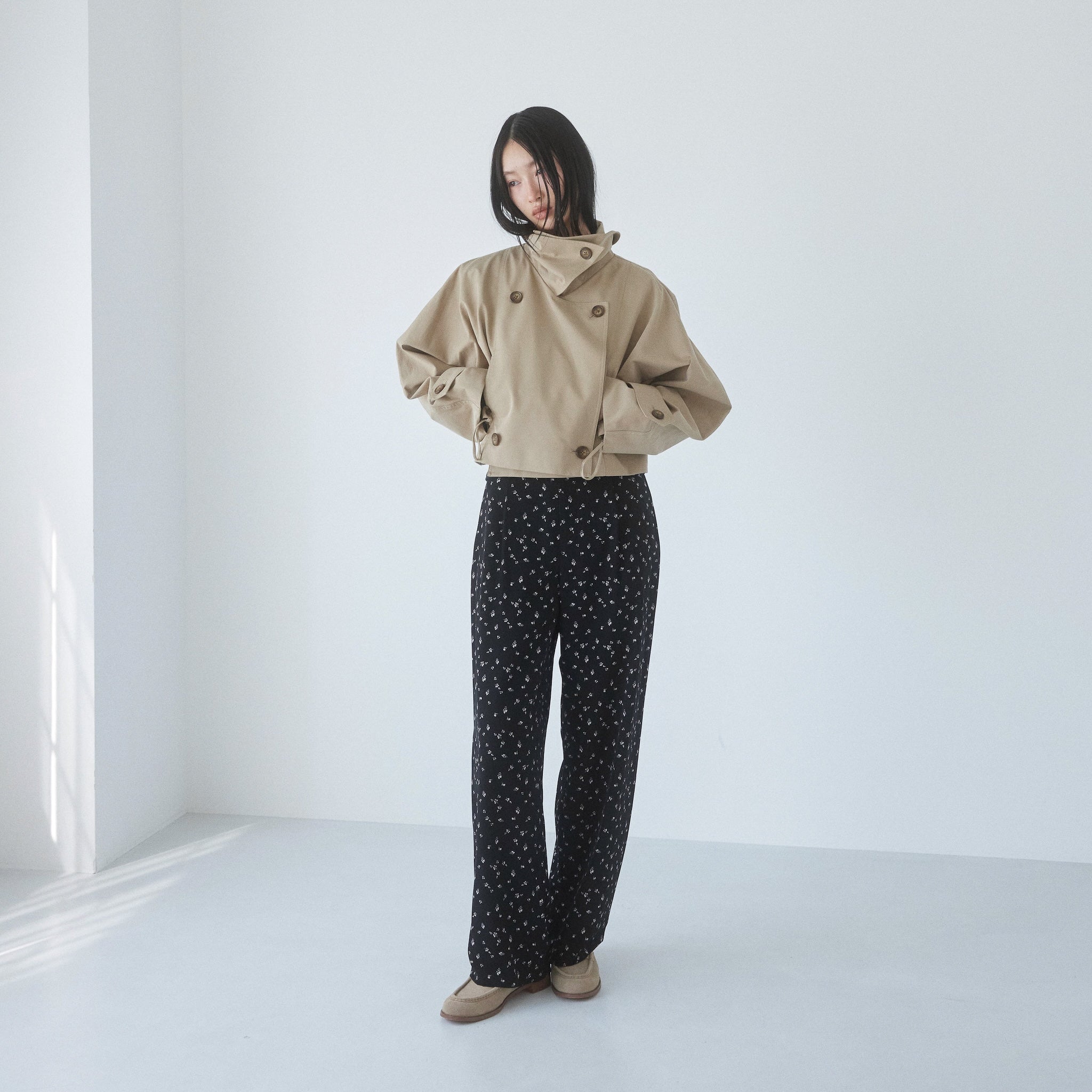 Mini flower tuck pants