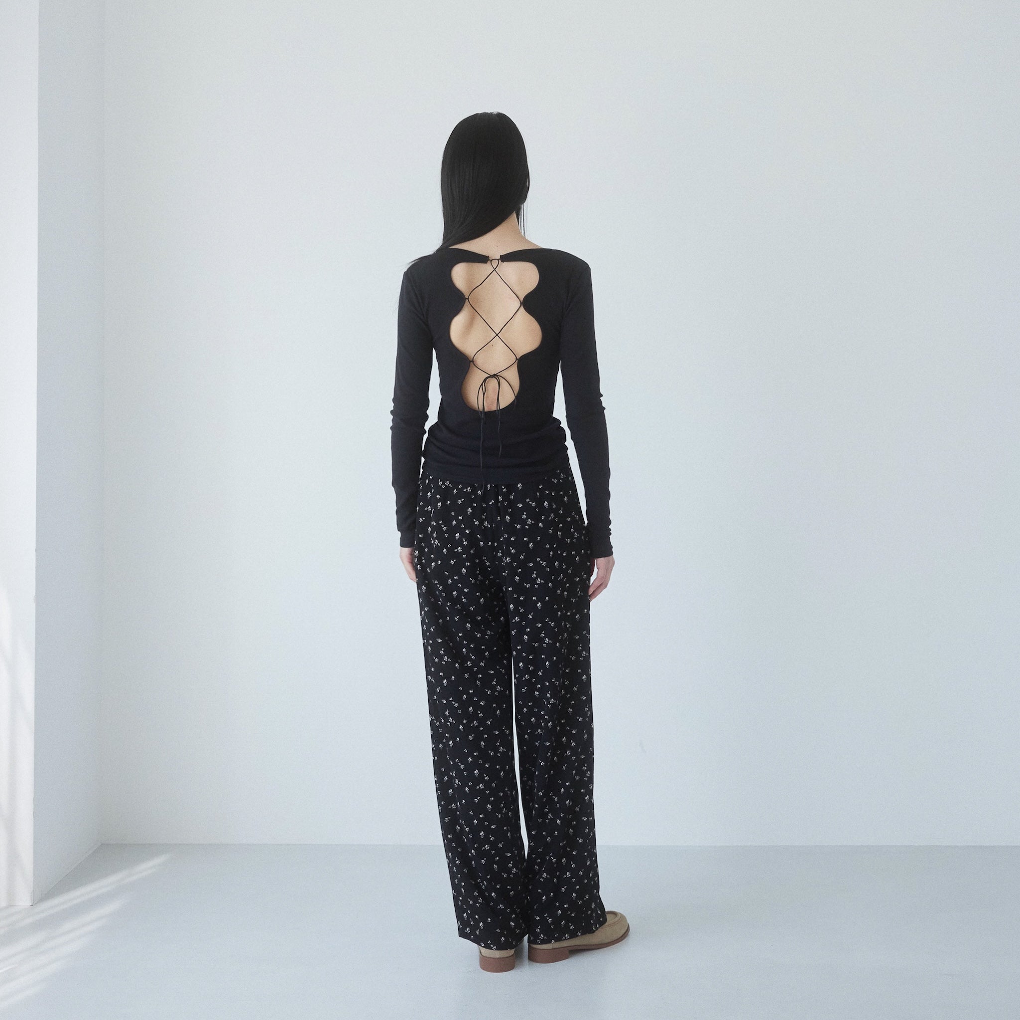 Mini flower tuck pants