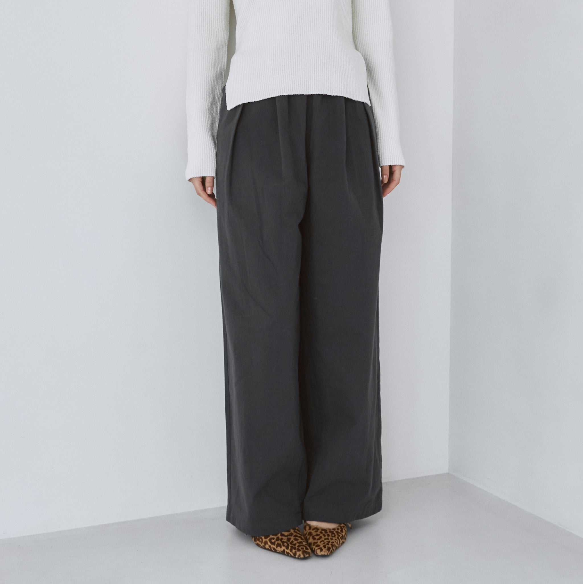 Brushed fabric gathered volume pants