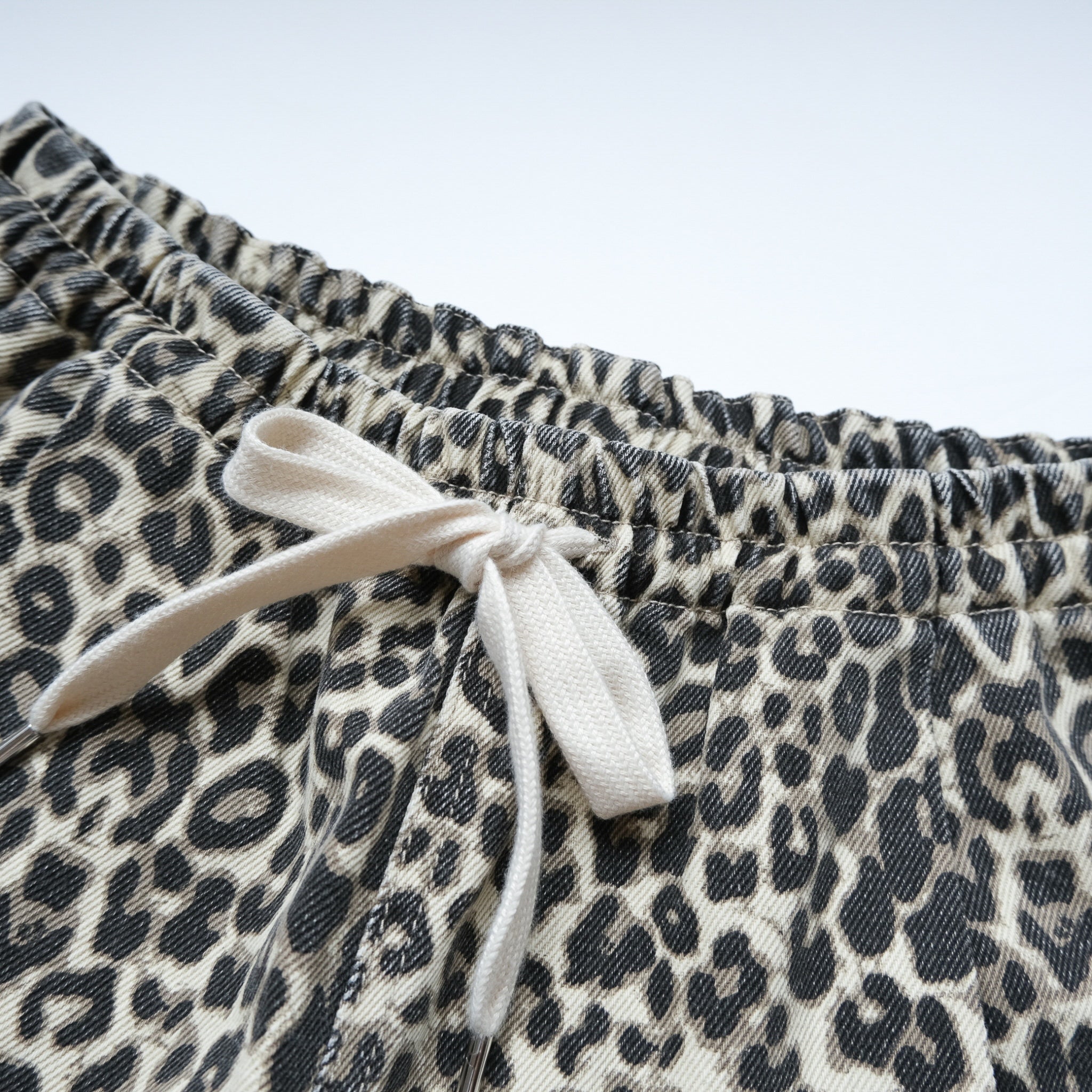 ウエストギャザーCanvasストレートパンツ