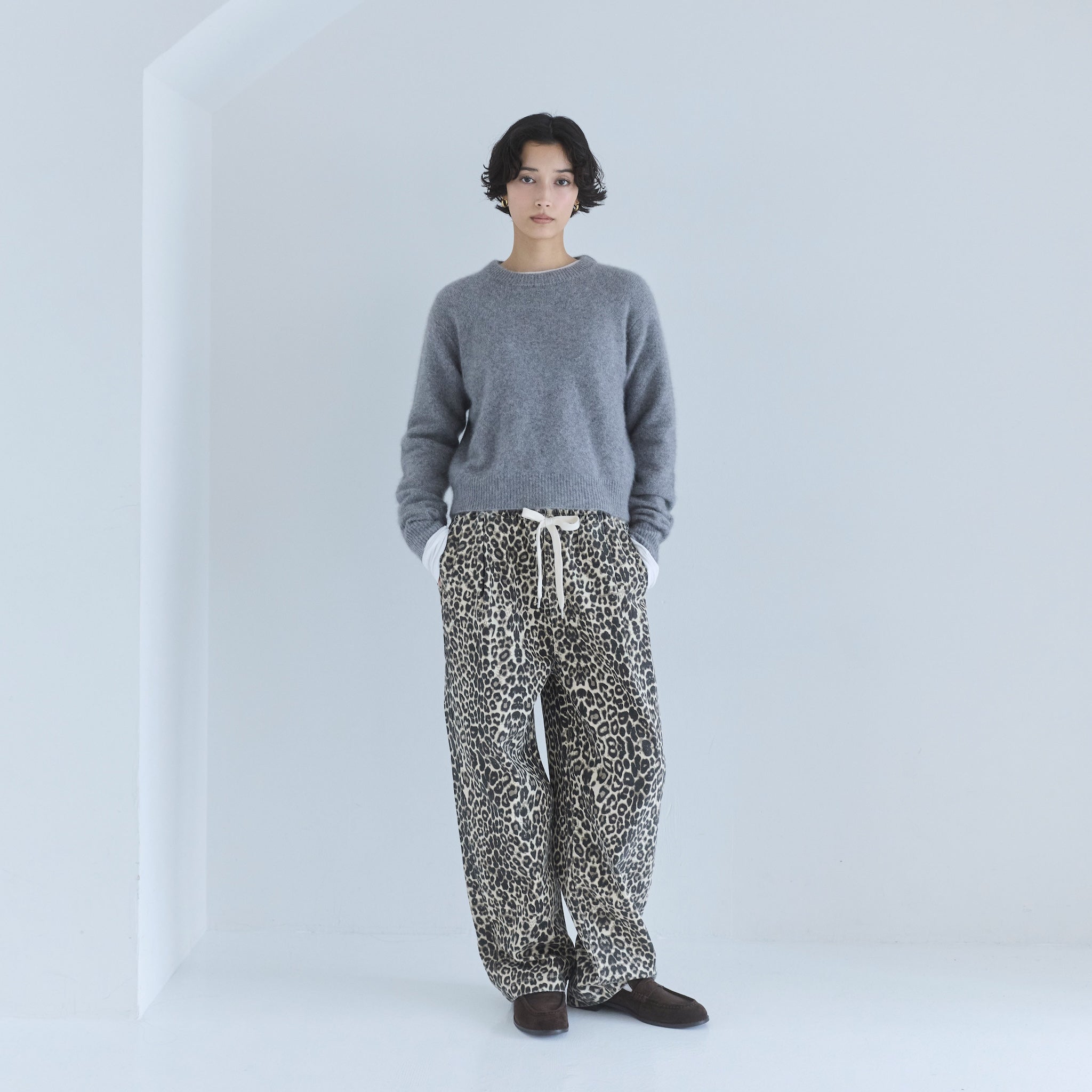 ウエストギャザーCanvasストレートパンツ