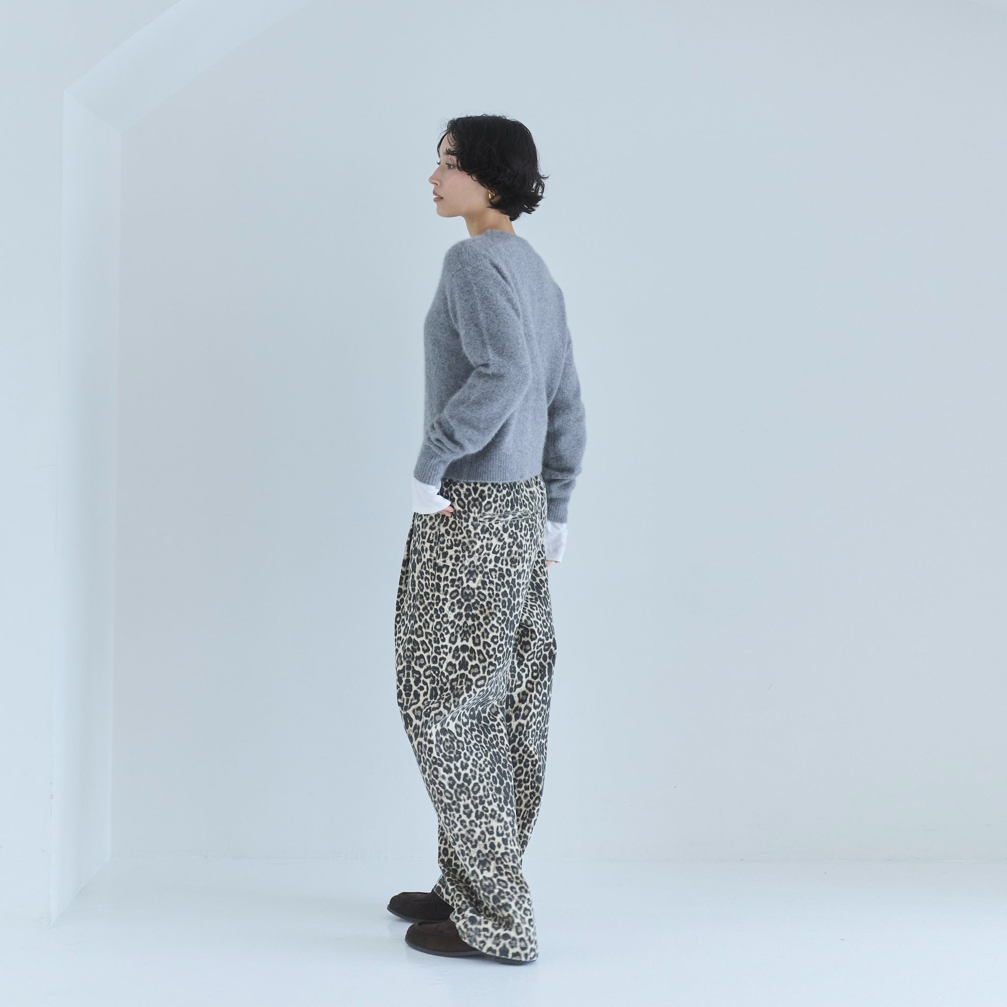 ウエストギャザーCanvasストレートパンツ