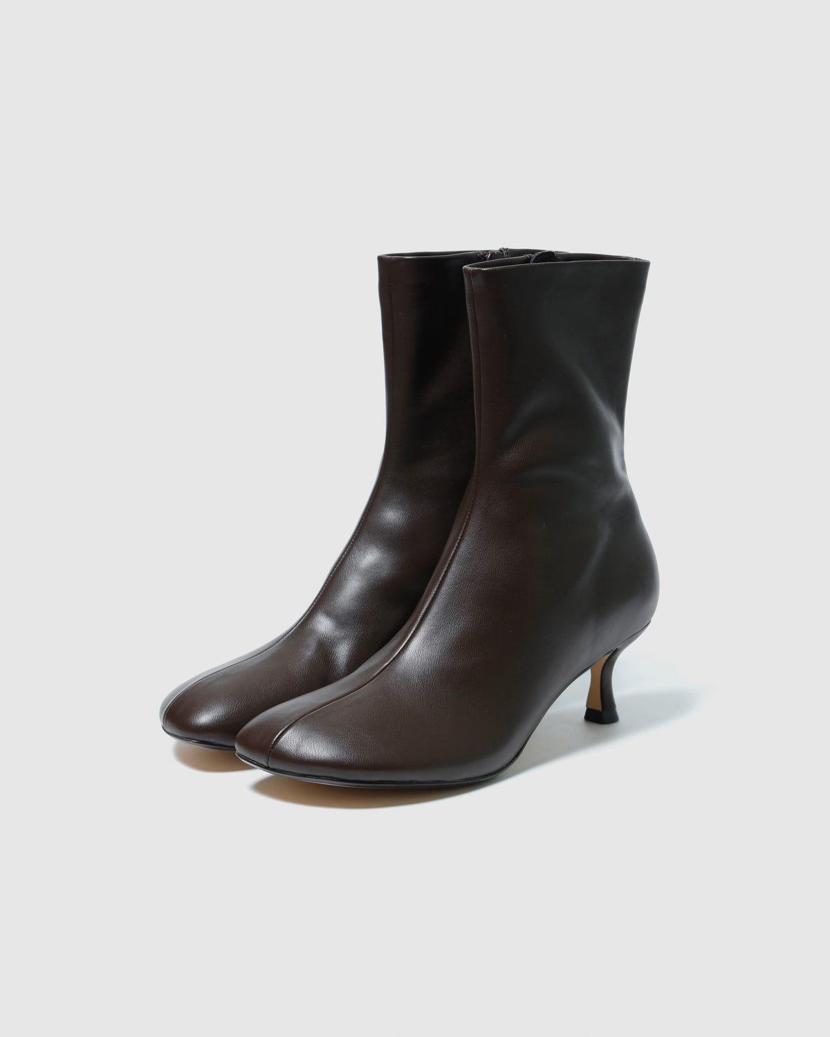 Round toe mid heel boots