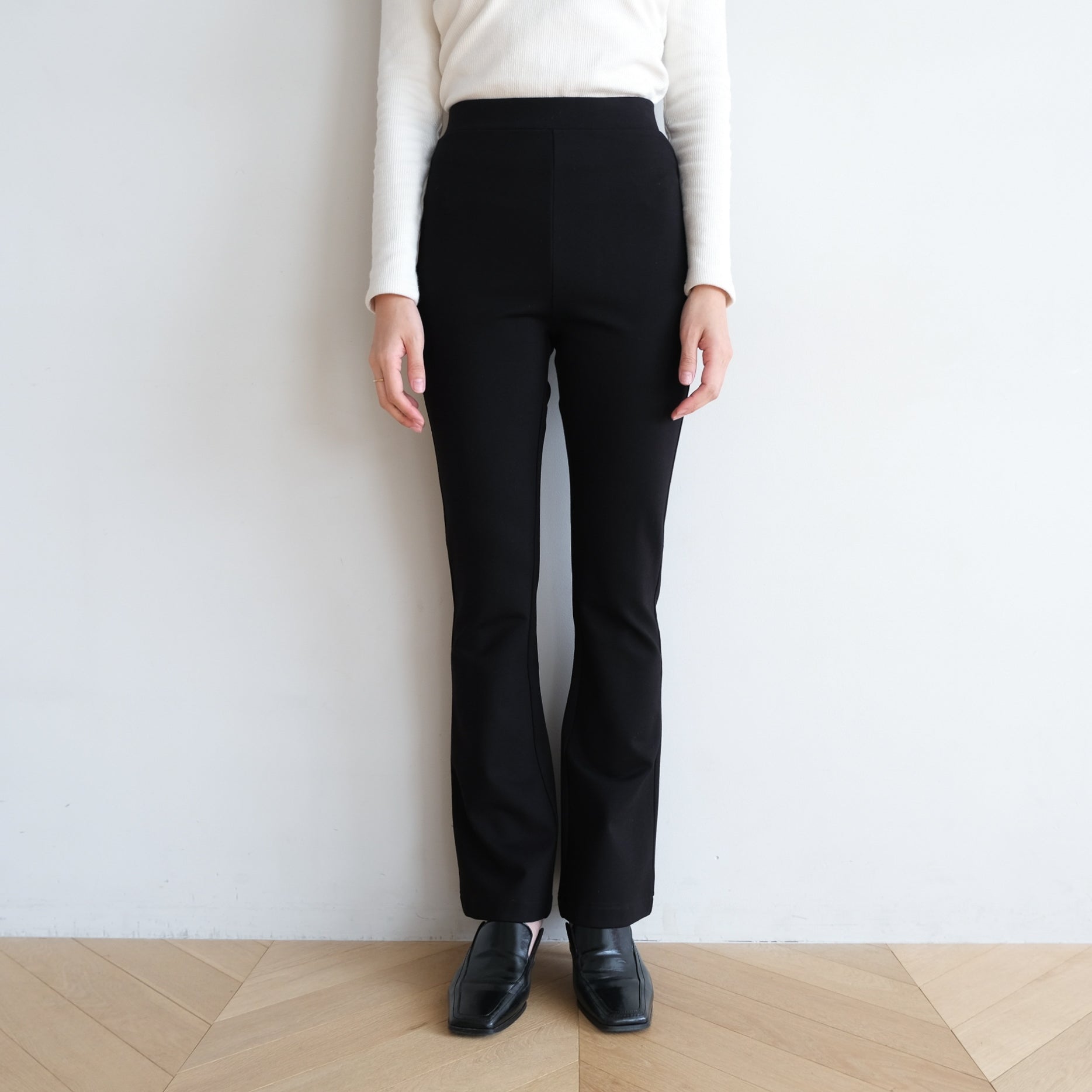 Brushed Slimストレッチフレアレギパン