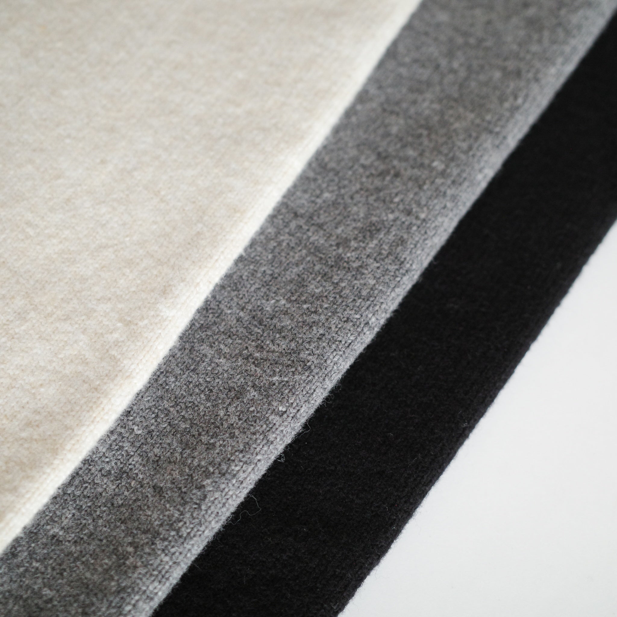 Sweatlike collar pullover