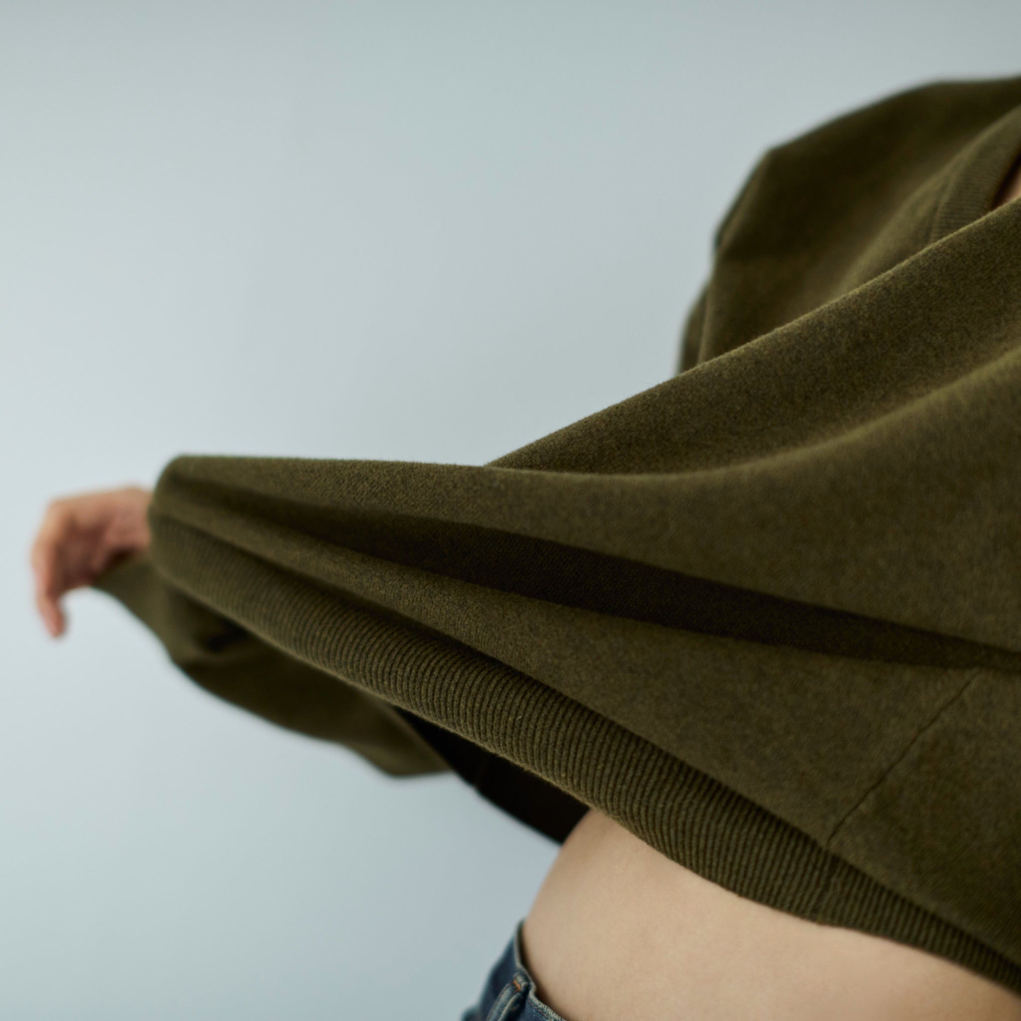 collab Light Sweatlike V-neck Knit