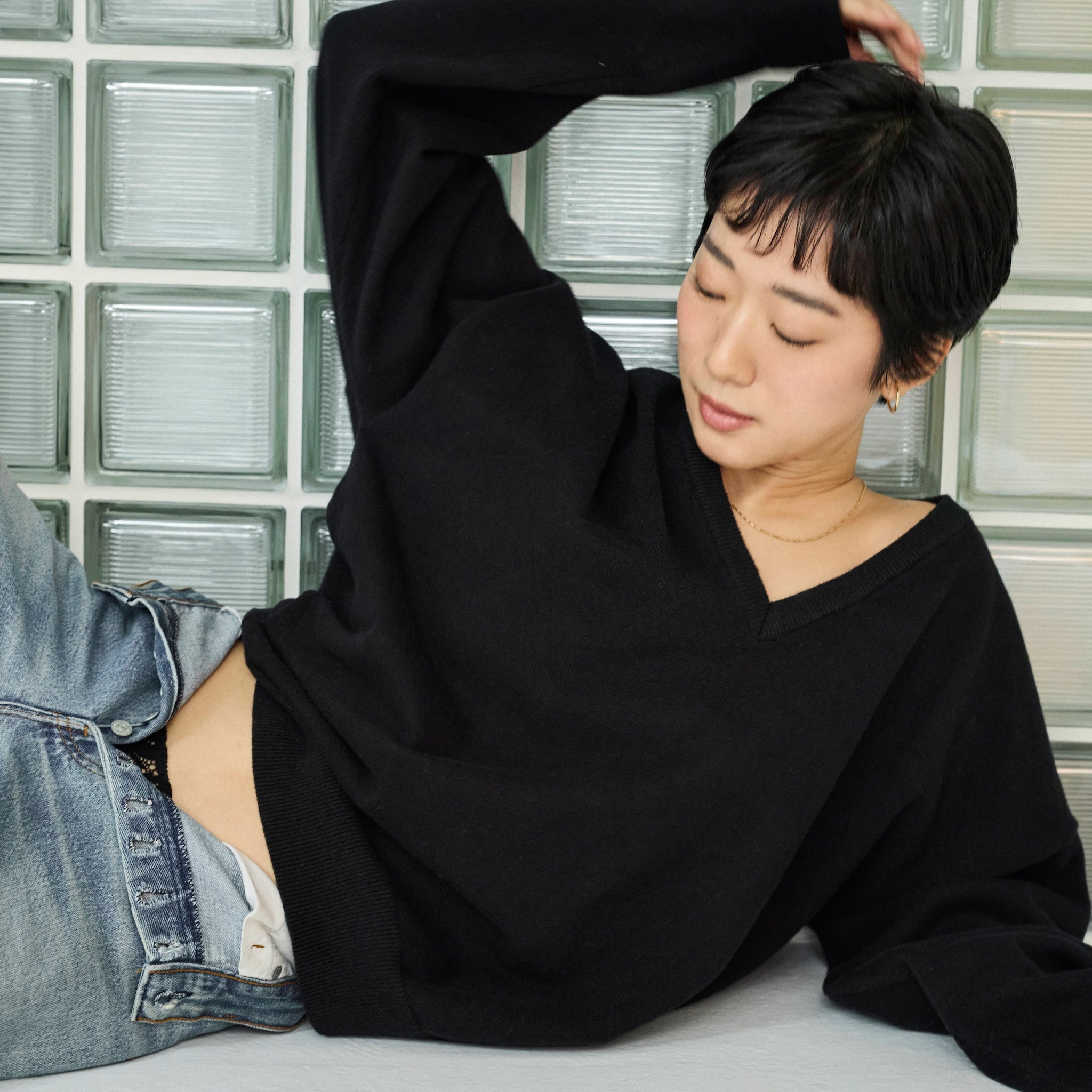 collab Light Sweatlike V-neck Knit