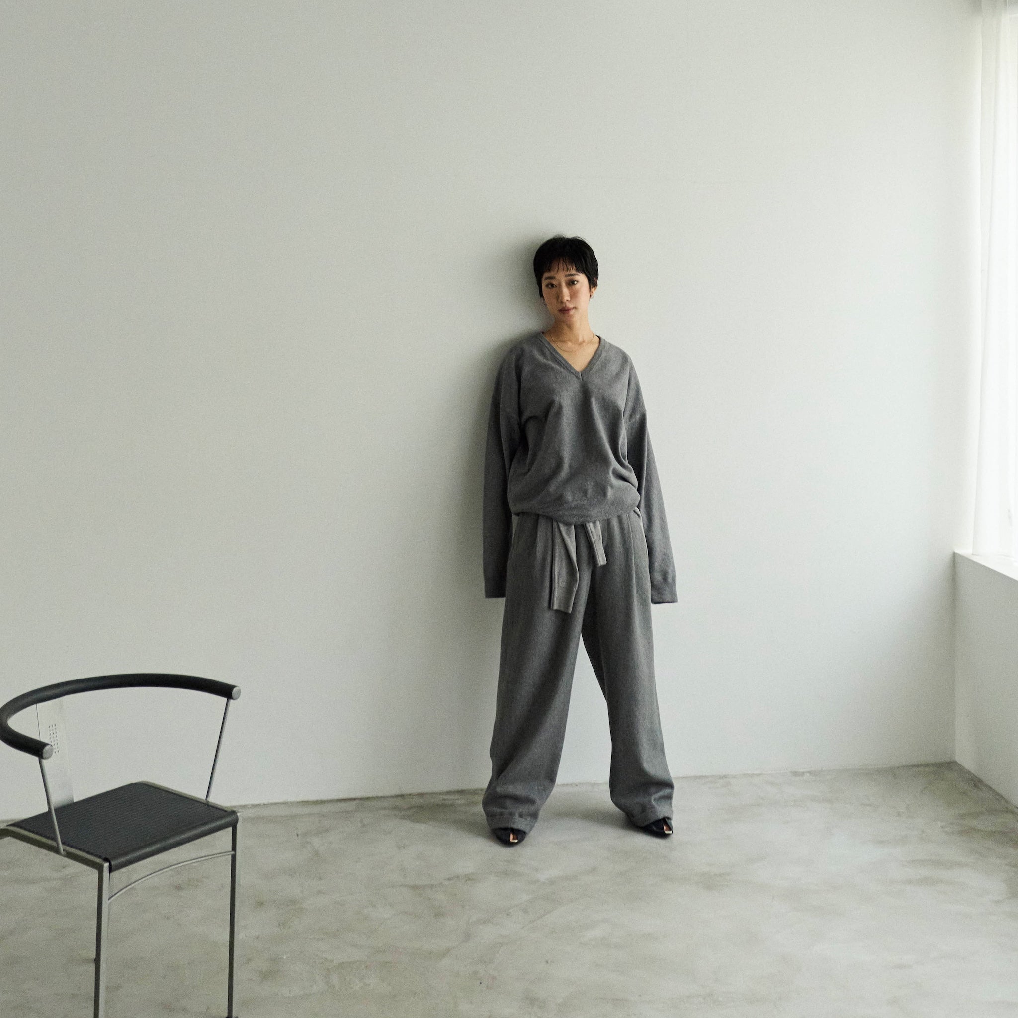 collab Light Sweatlike V-neck Knit