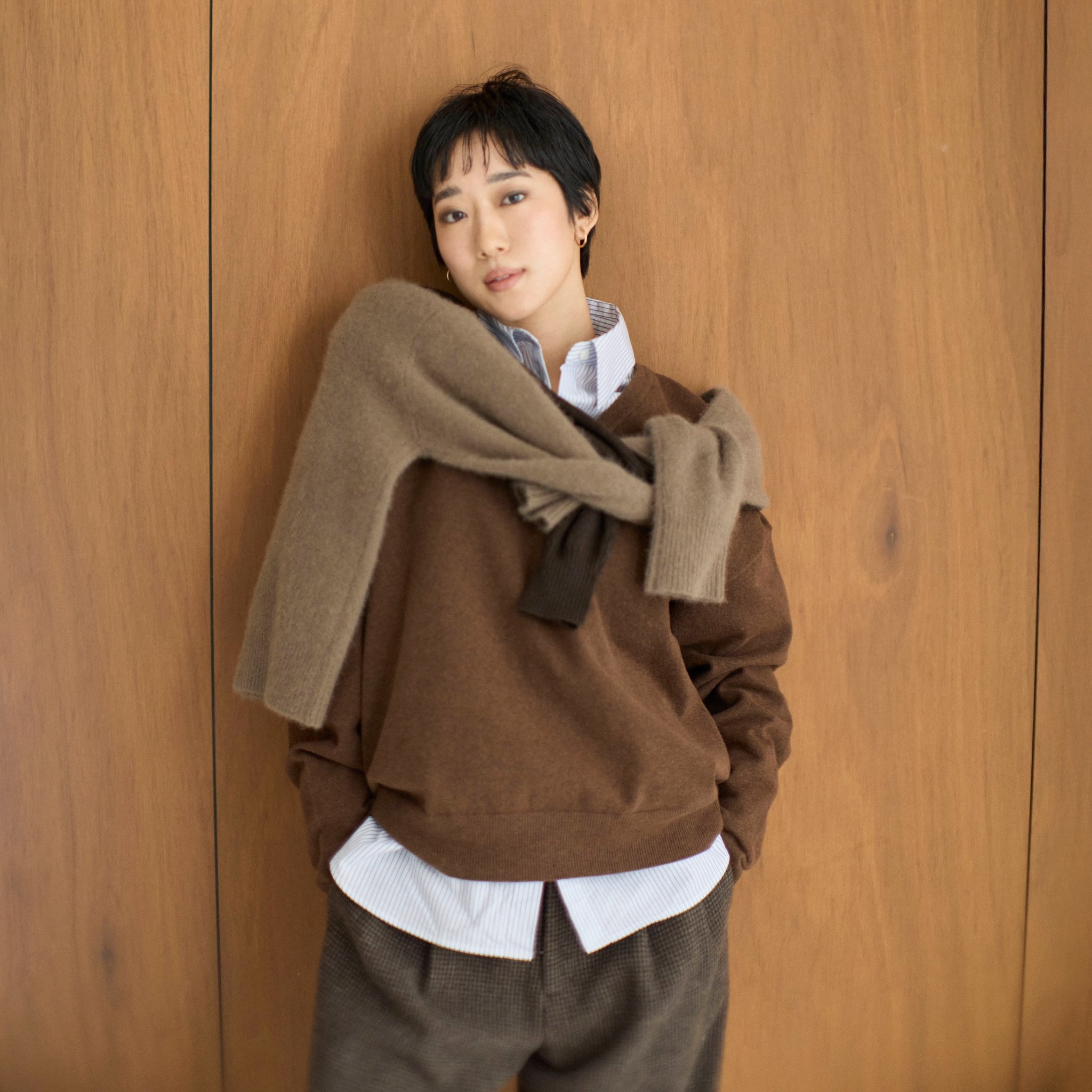 collab Light Sweatlike V-neck Knit