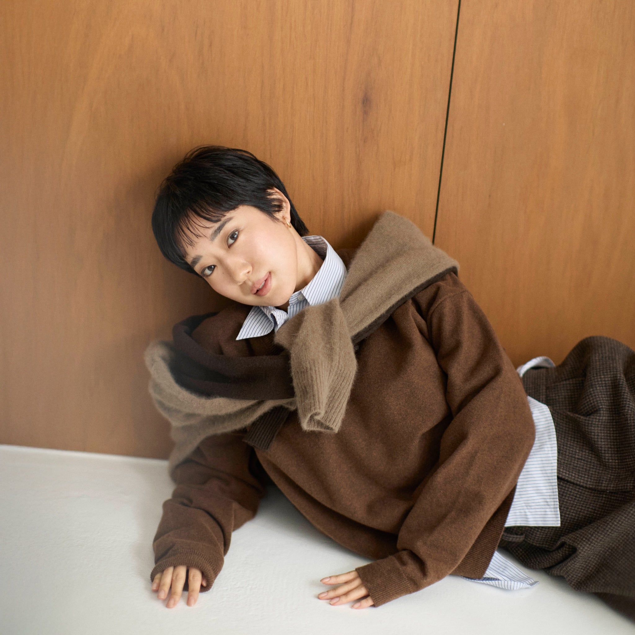 collab Light Sweatlike V-neck Knit