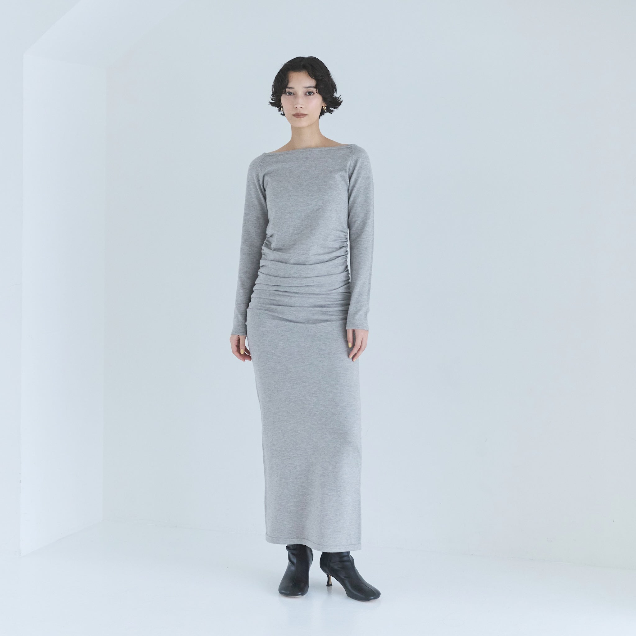 2-way neck knit eyeliner dress