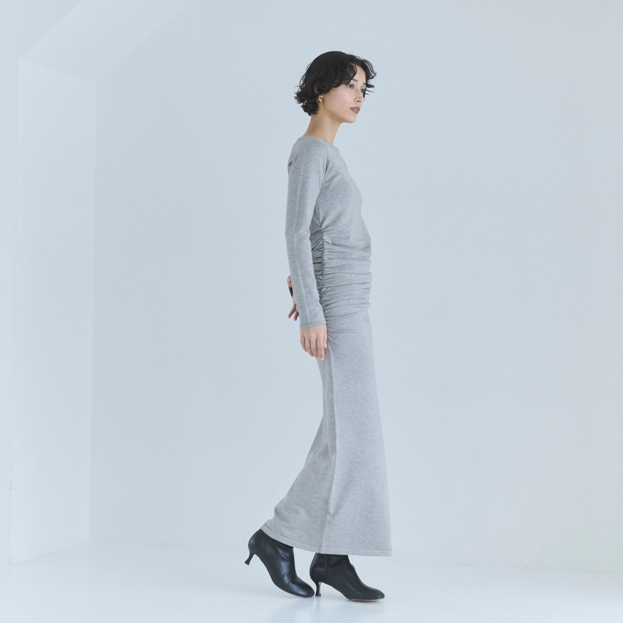 2-way neck knit eyeliner dress