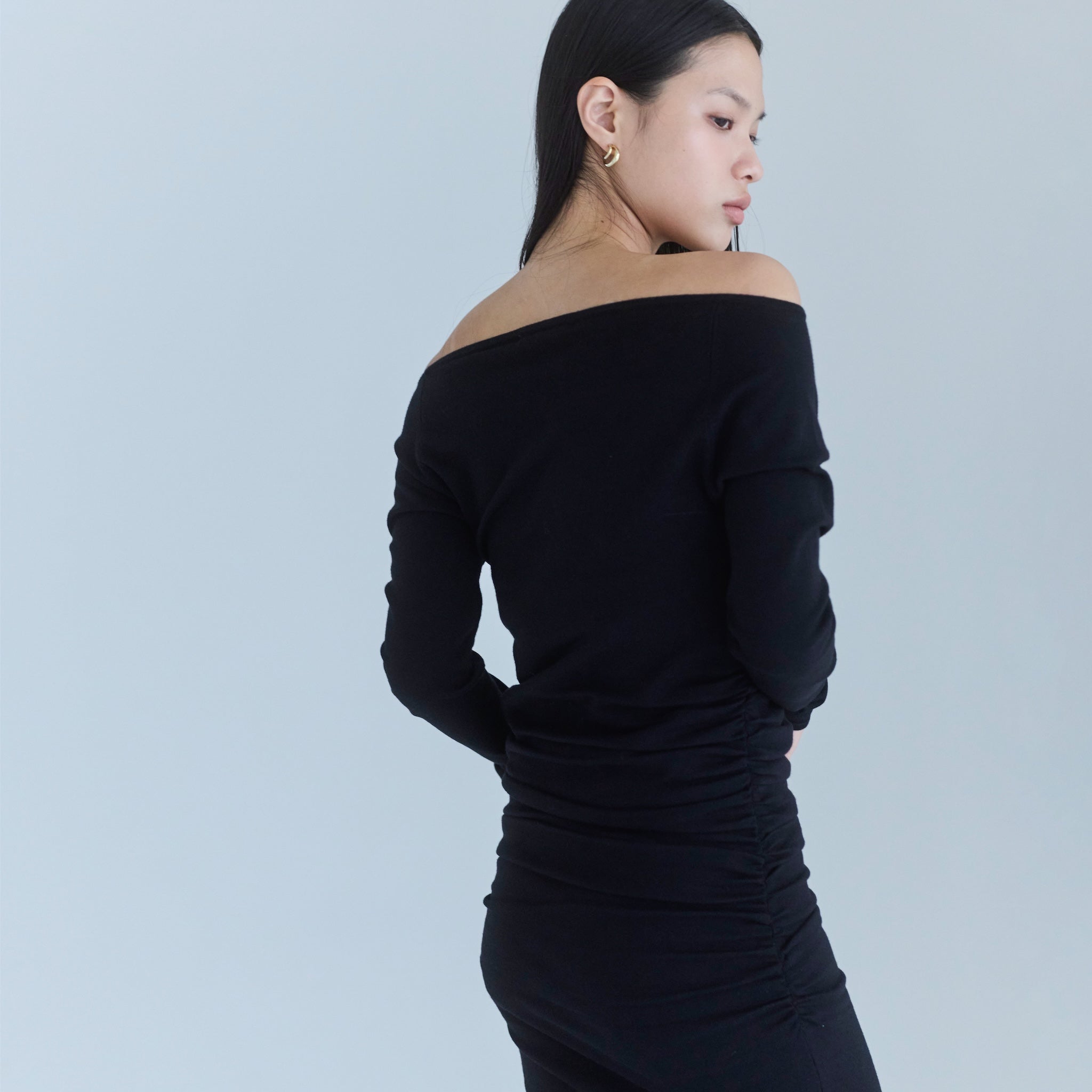 2-way neck knit eyeliner dress