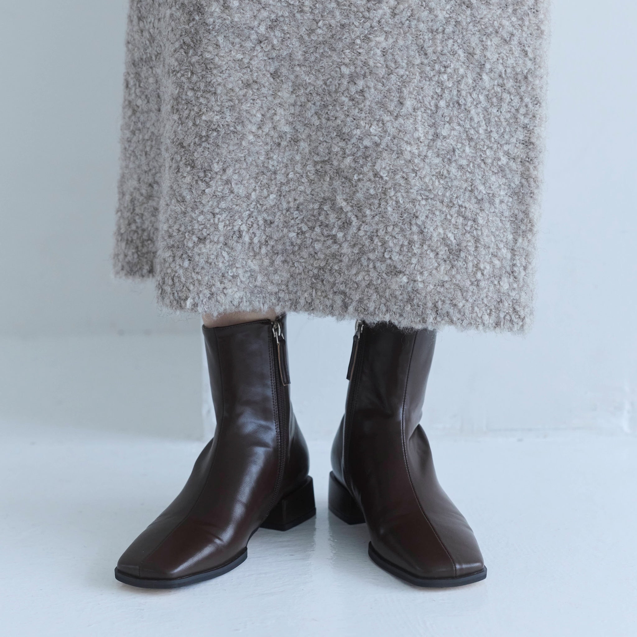 スクエアトゥローヒールショートブーツ