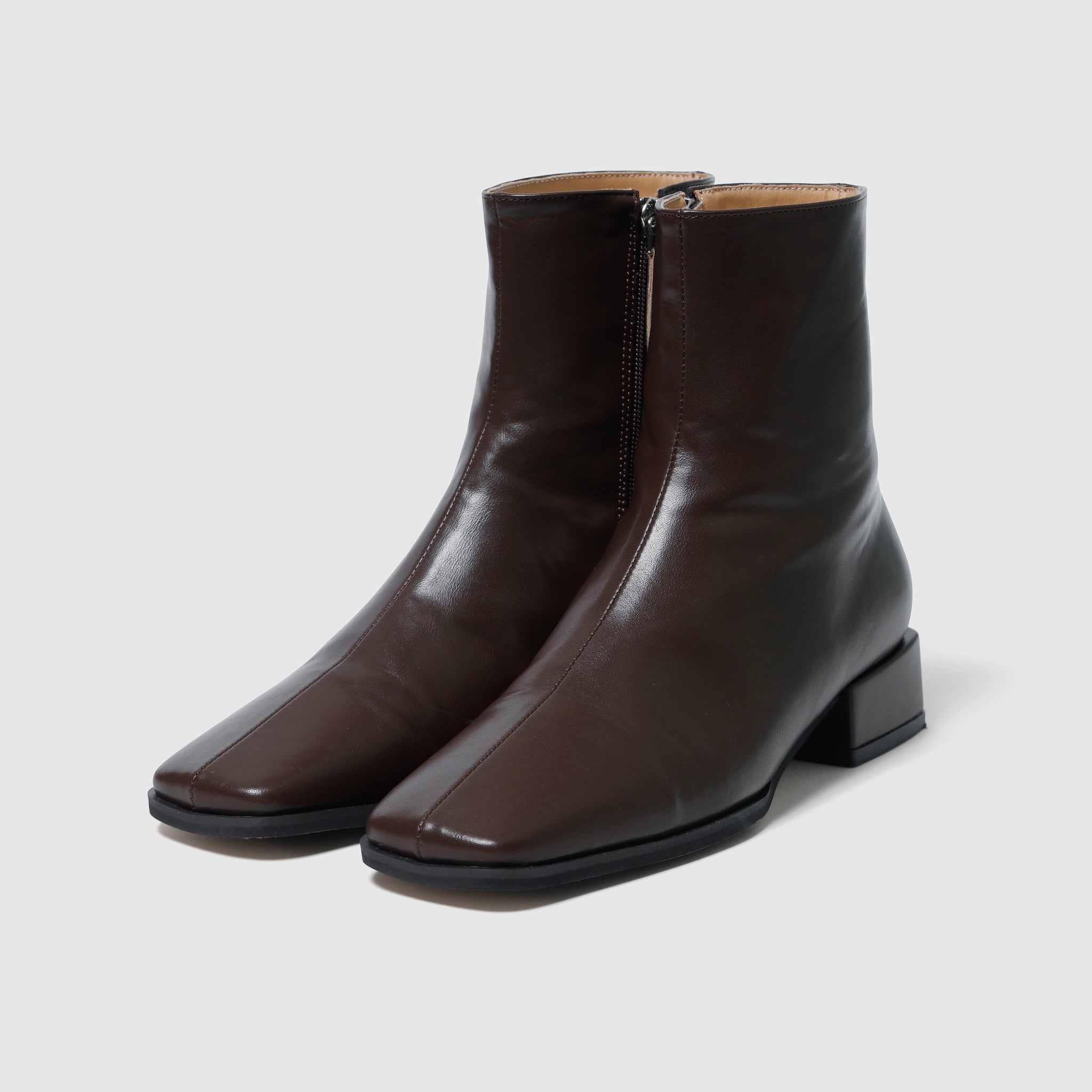 スクエアトゥローヒールショートブーツ