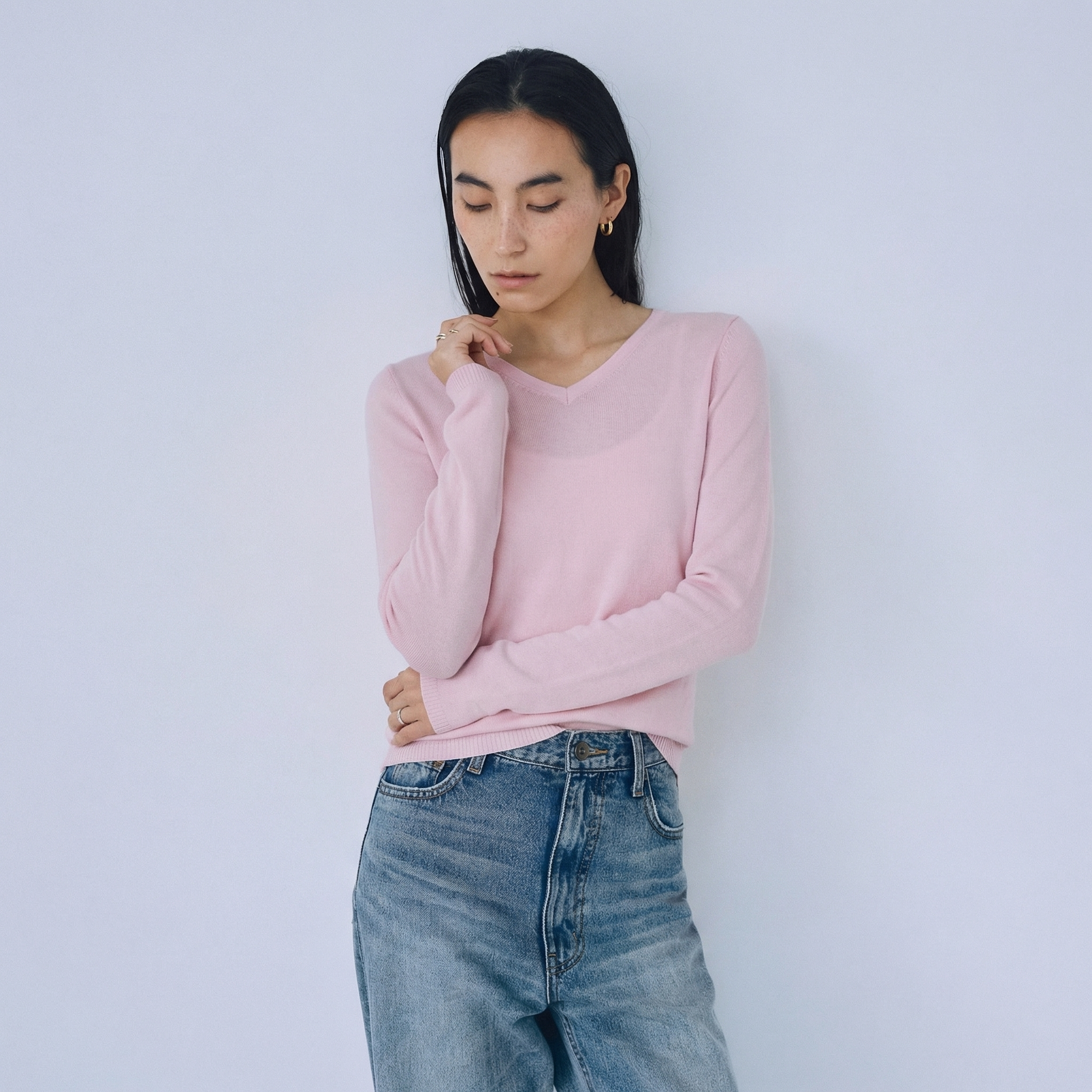 Crisp touchスカラップVネックニット