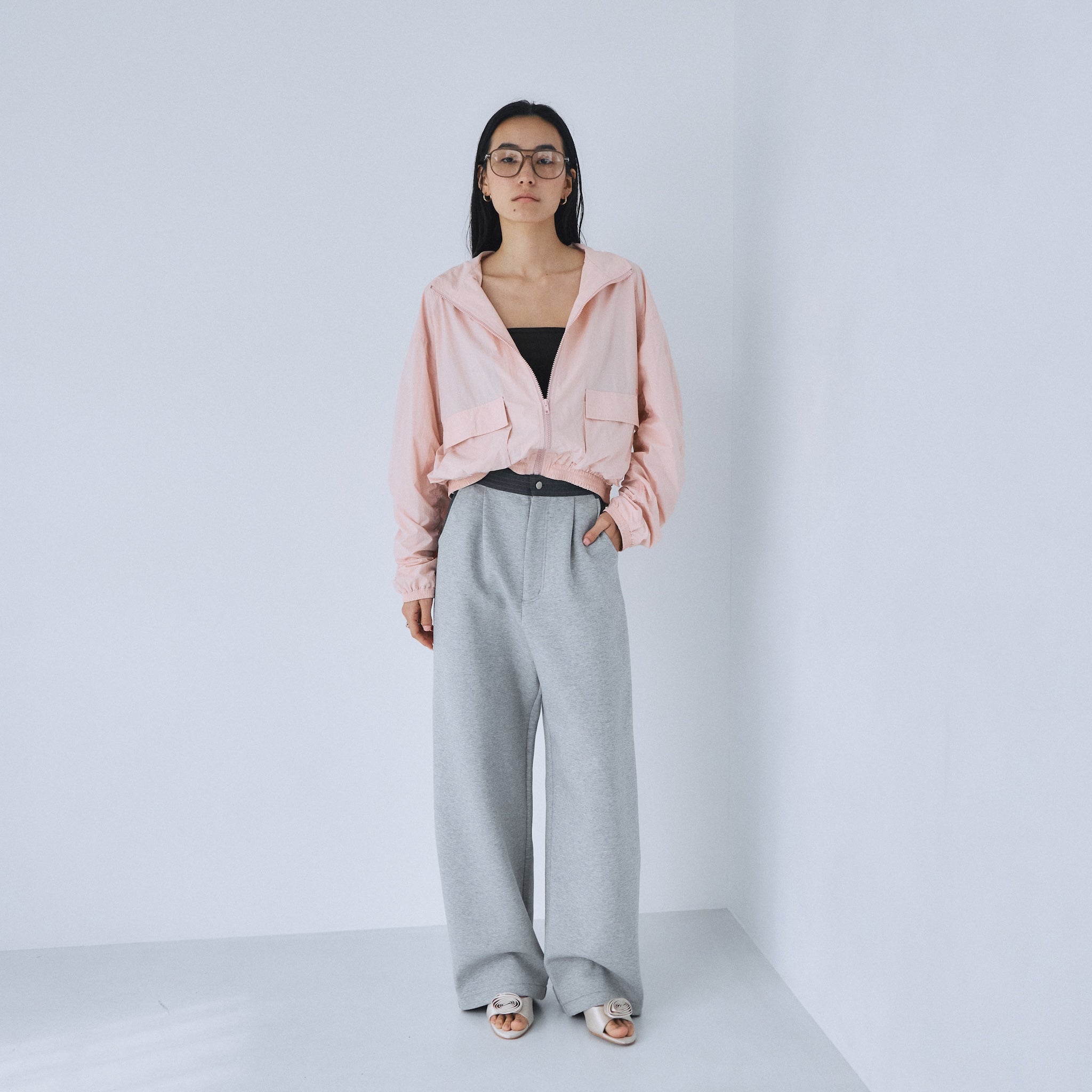 Switching cardboard tuck pants