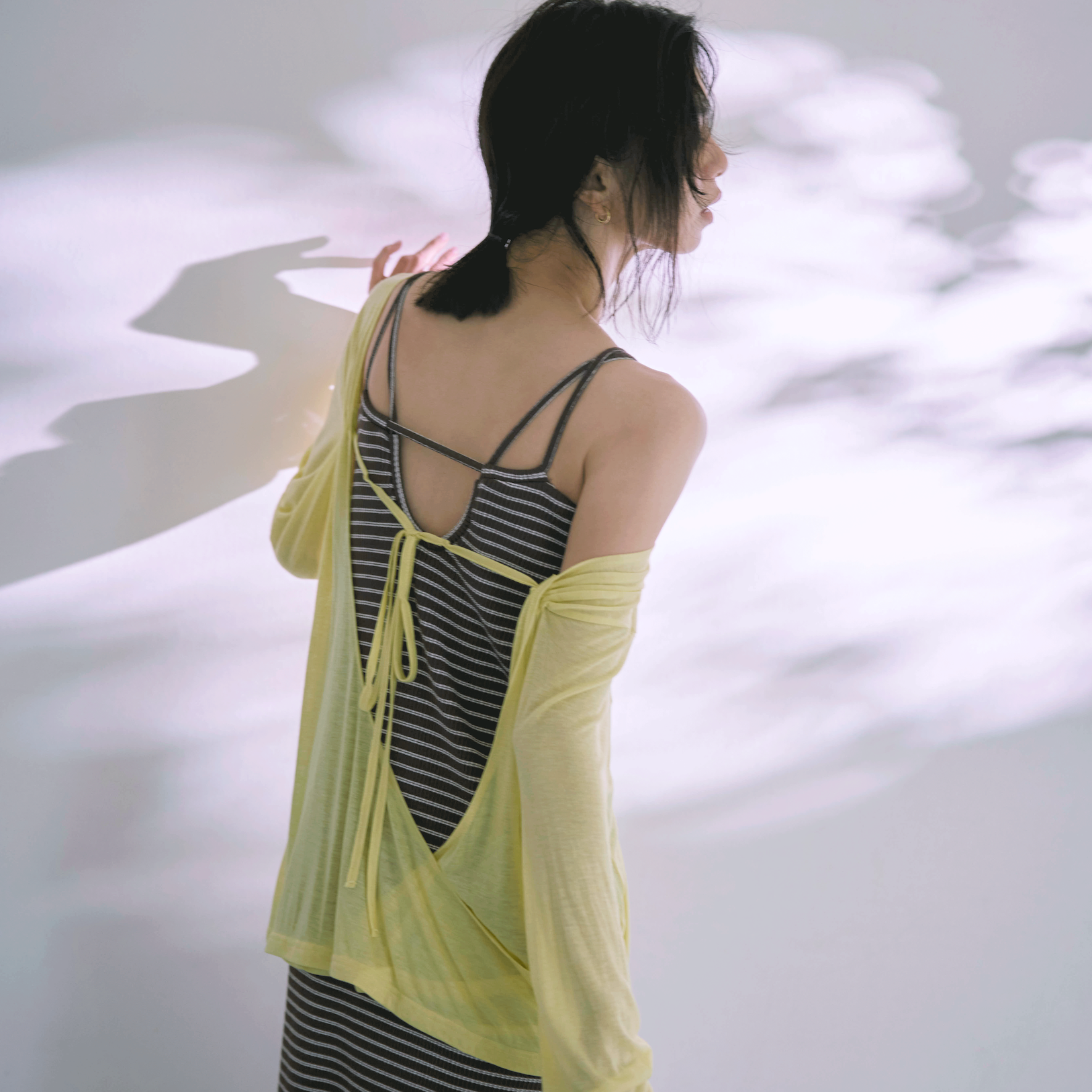 Airy Touch Back Cache-Coeur Top