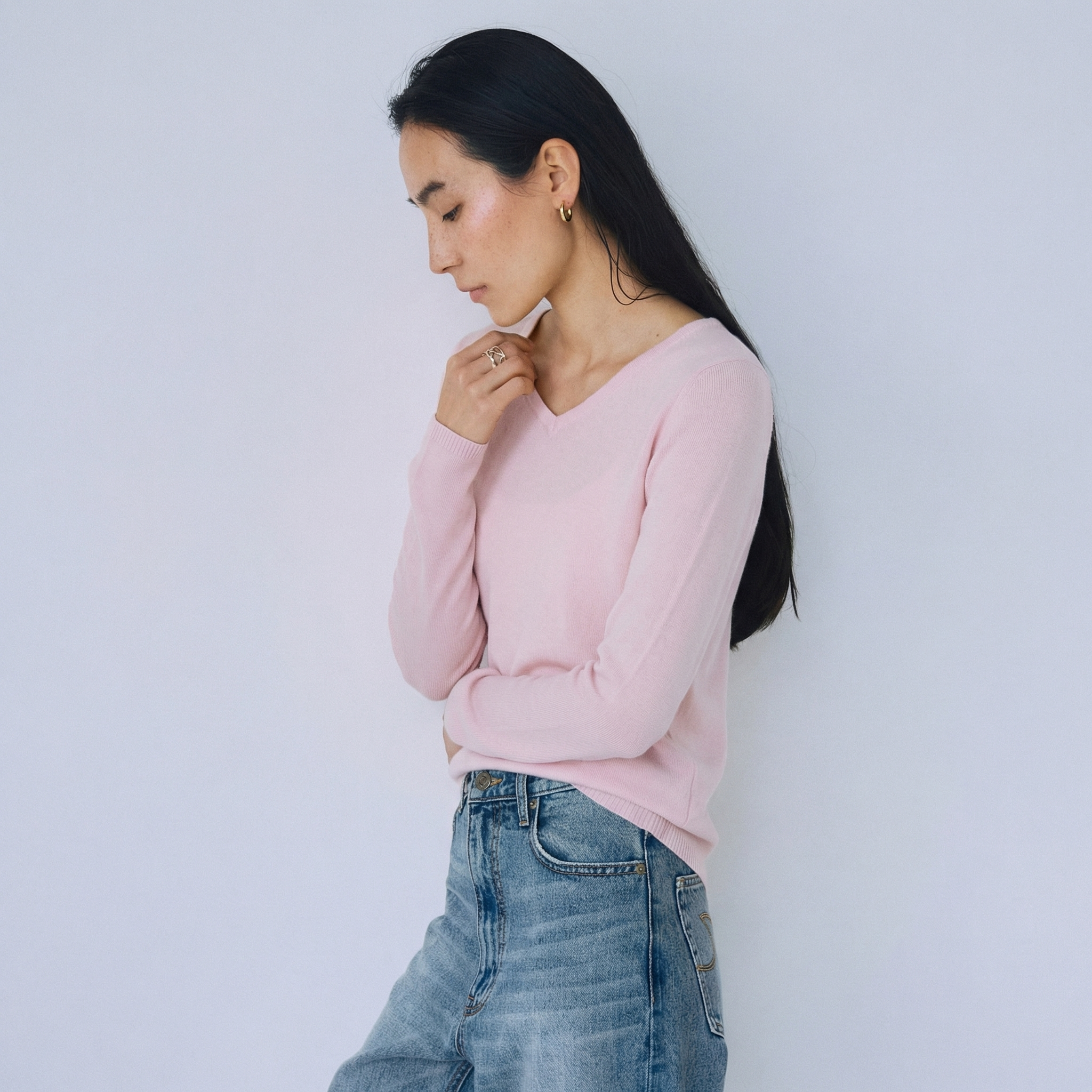 Crisp touchスカラップVネックニット