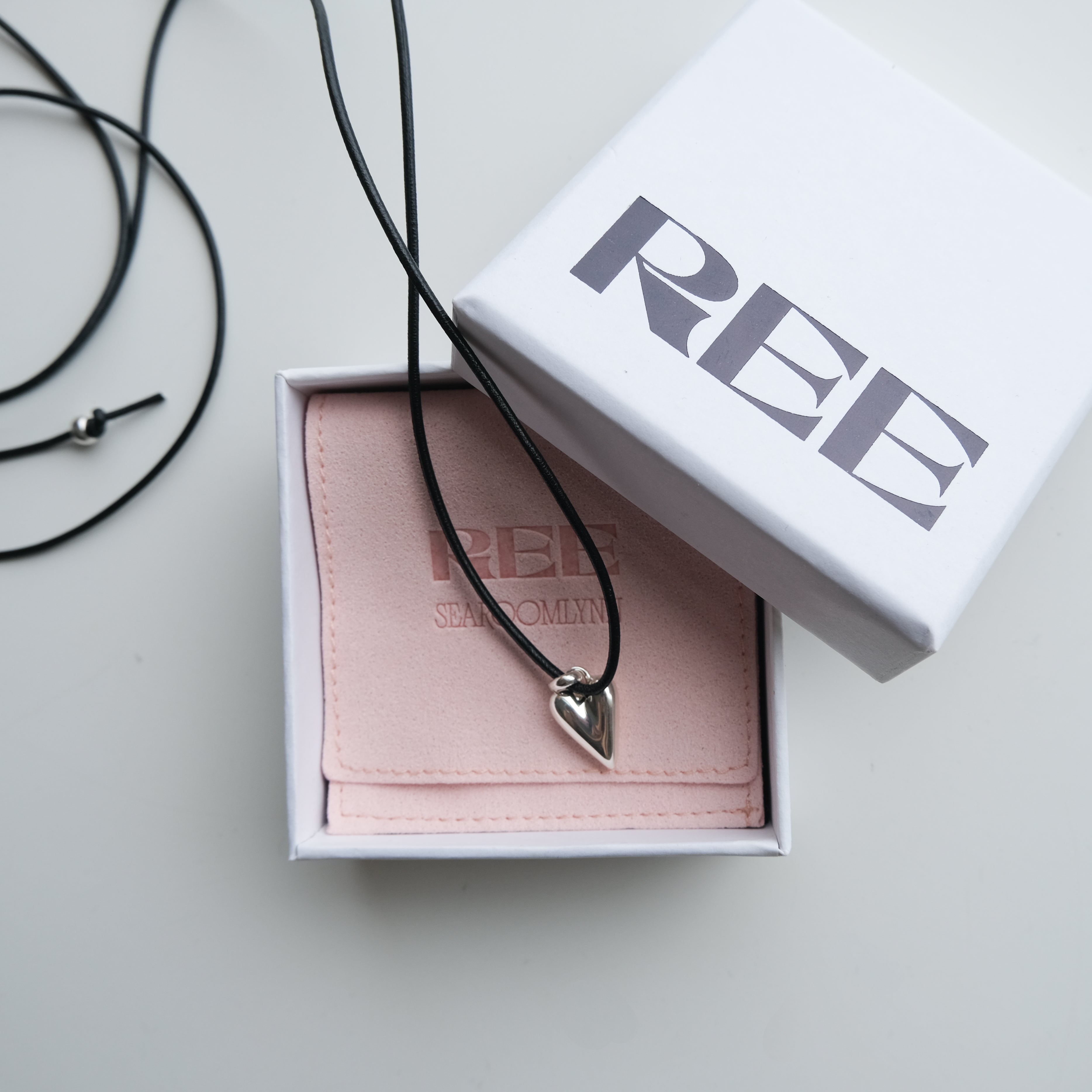 R.heart choker