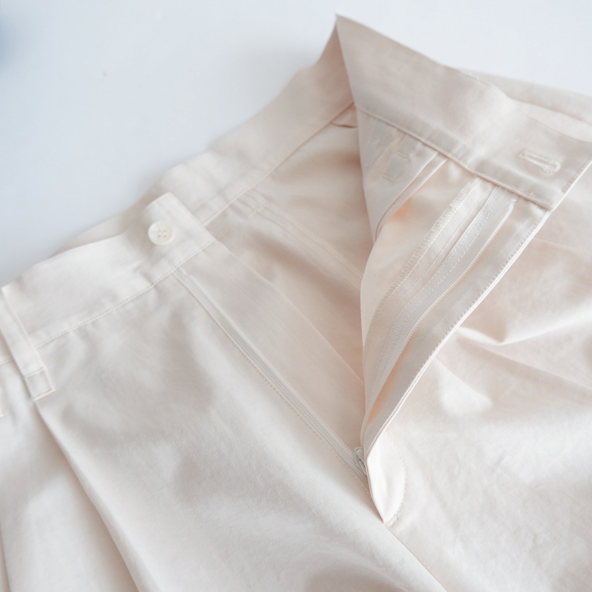 2tuck 2loopテーパードコットンパンツ