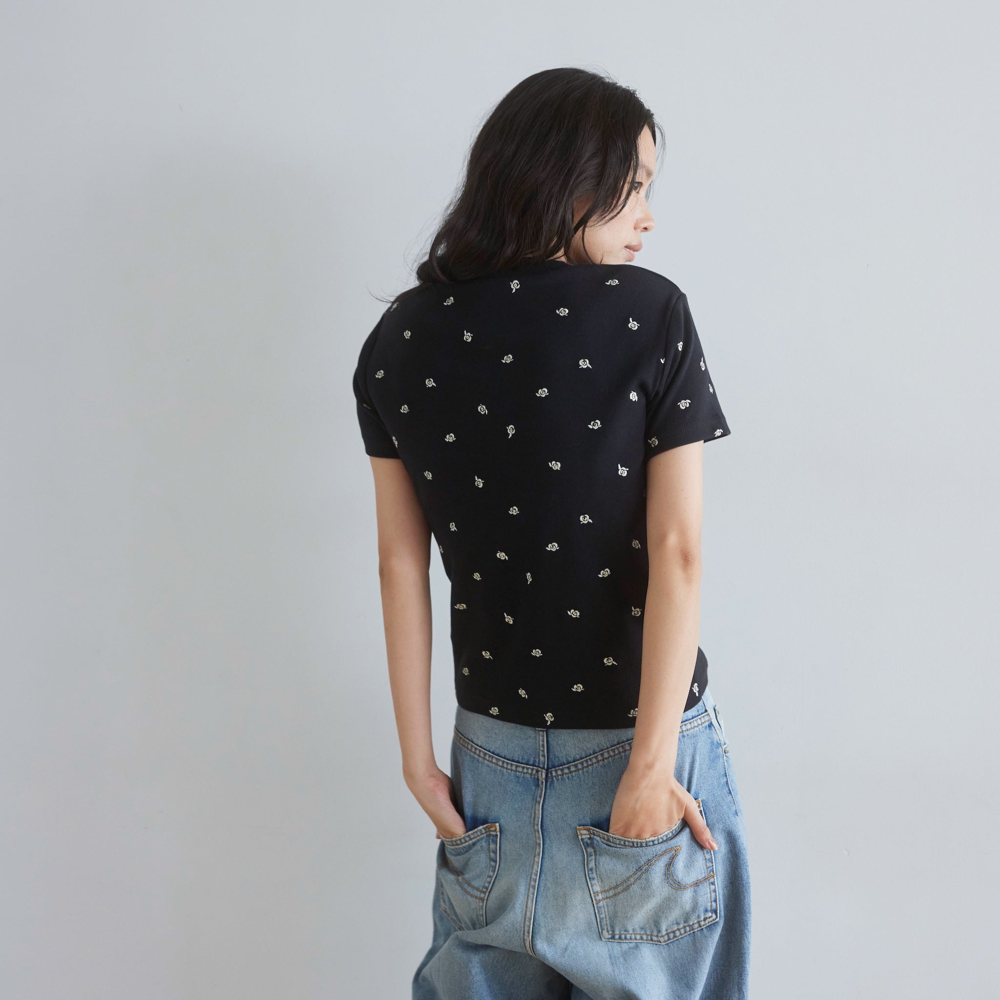 Tiny Pattern Embroidery Tシャツ