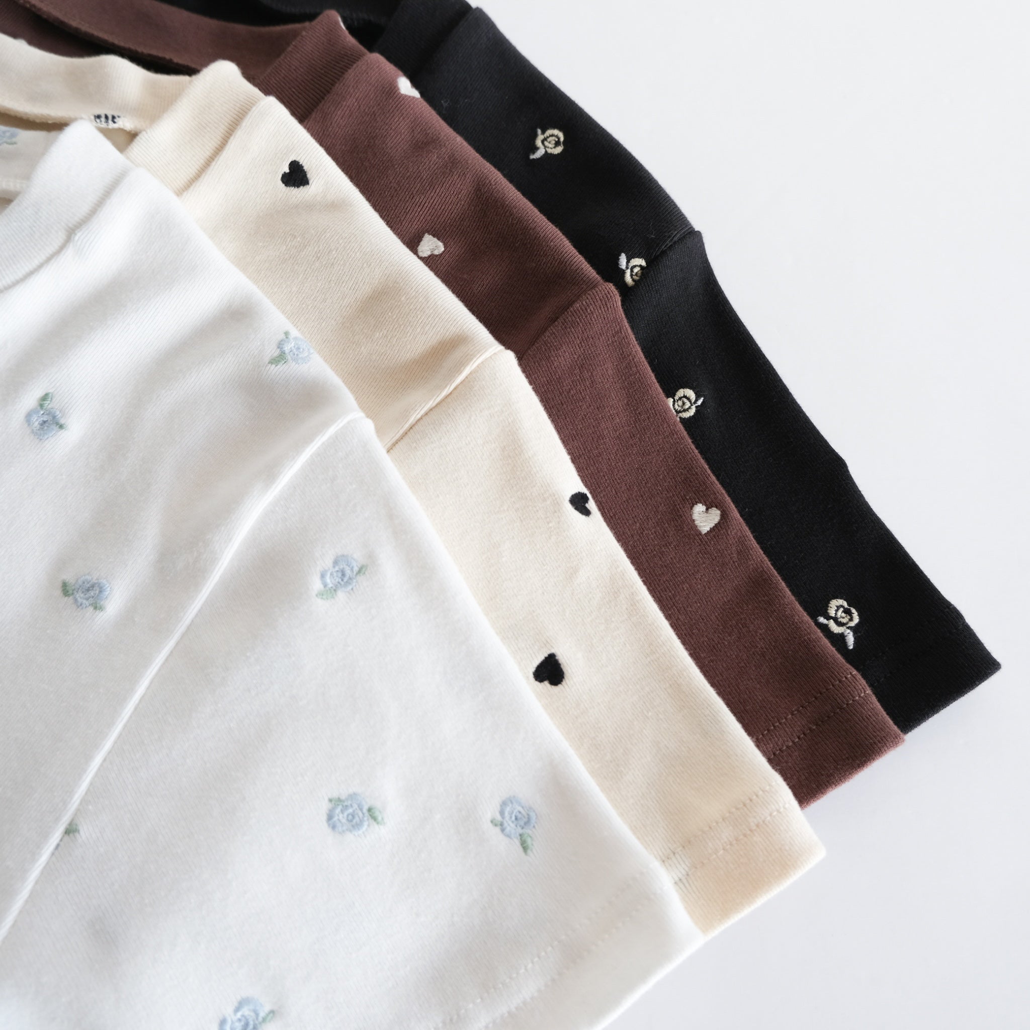 Tiny Pattern Embroidery Tシャツ