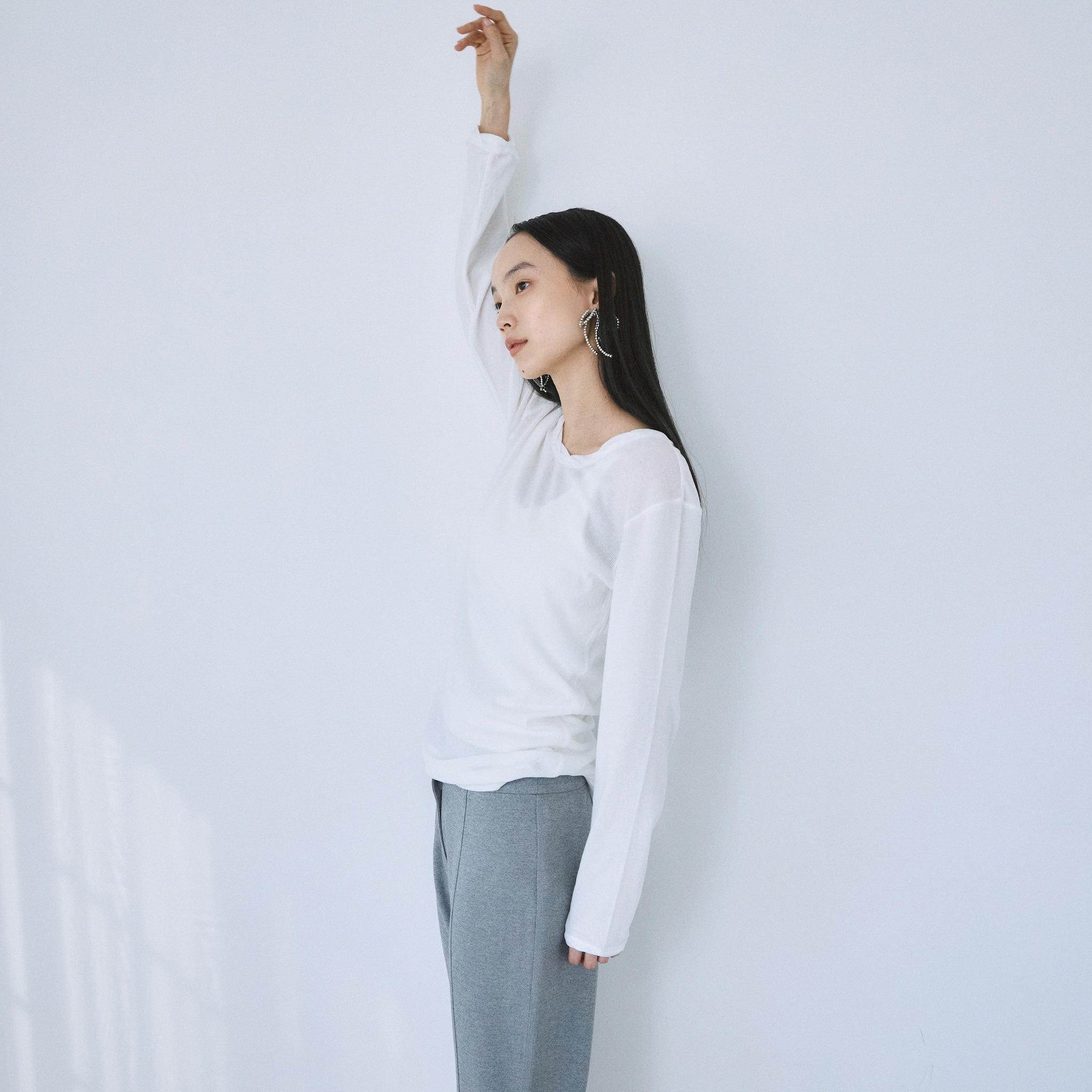 Soft sheer RIBツイストネックトップス