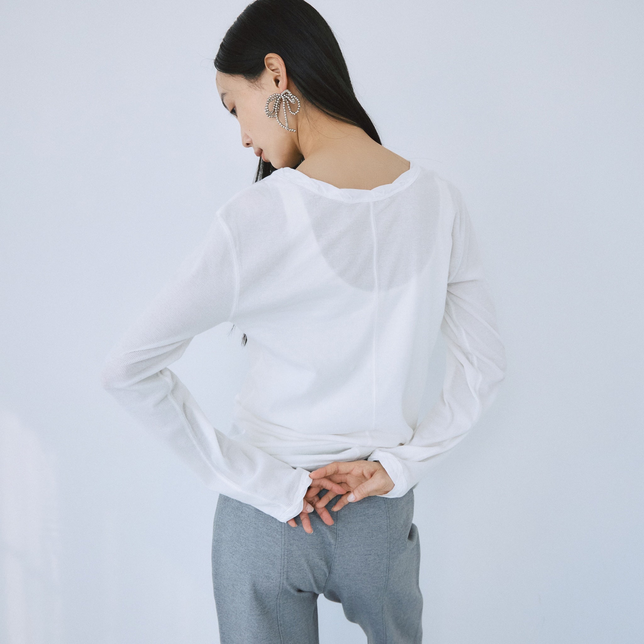 Soft sheer RIBツイストネックトップス