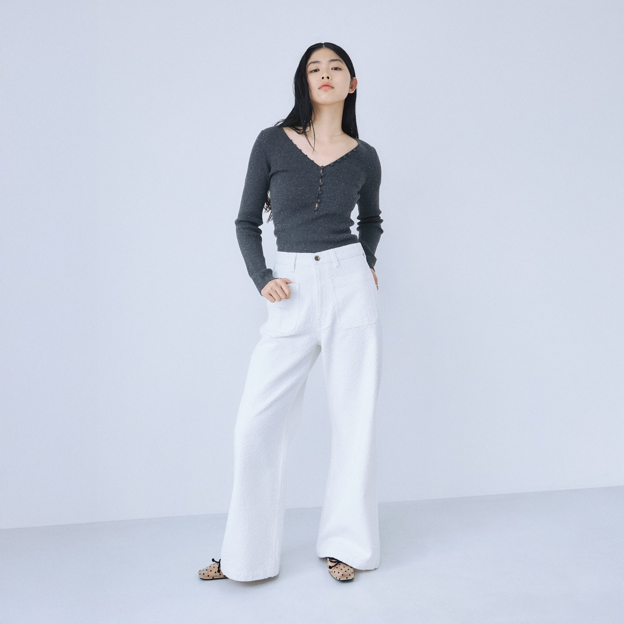 Linen combination V-cut Petit button knit