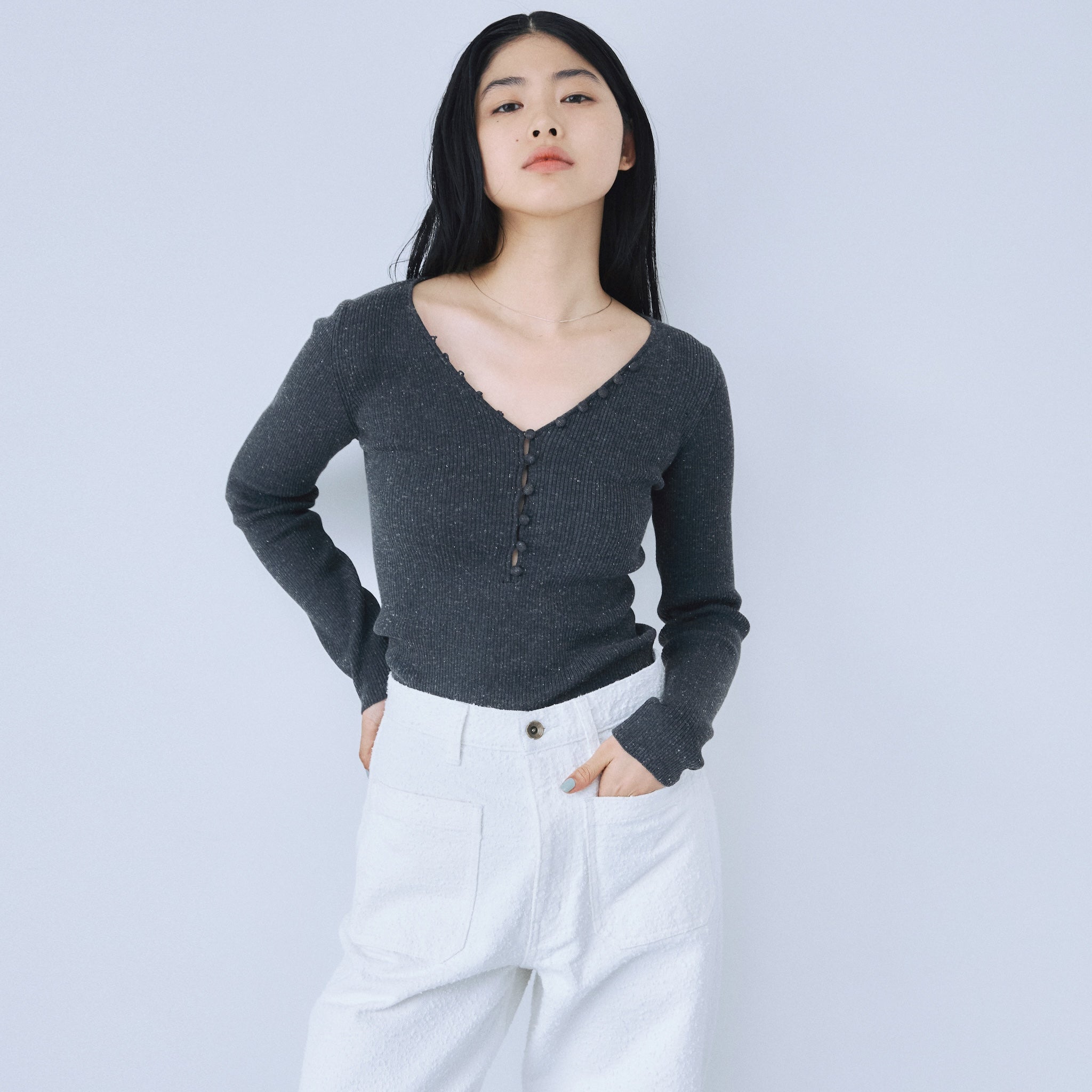 Linen combination V-cut Petit button knit