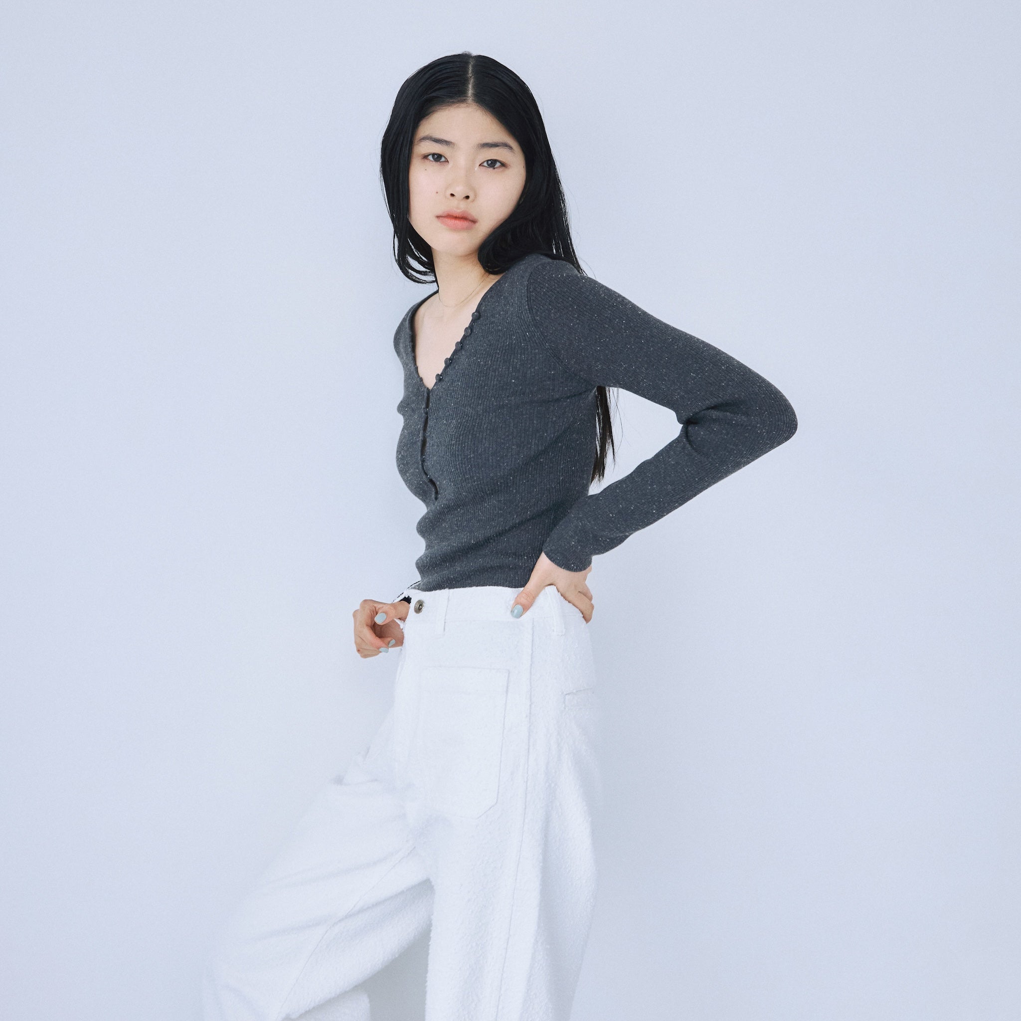Linen combination V-cut Petit button knit