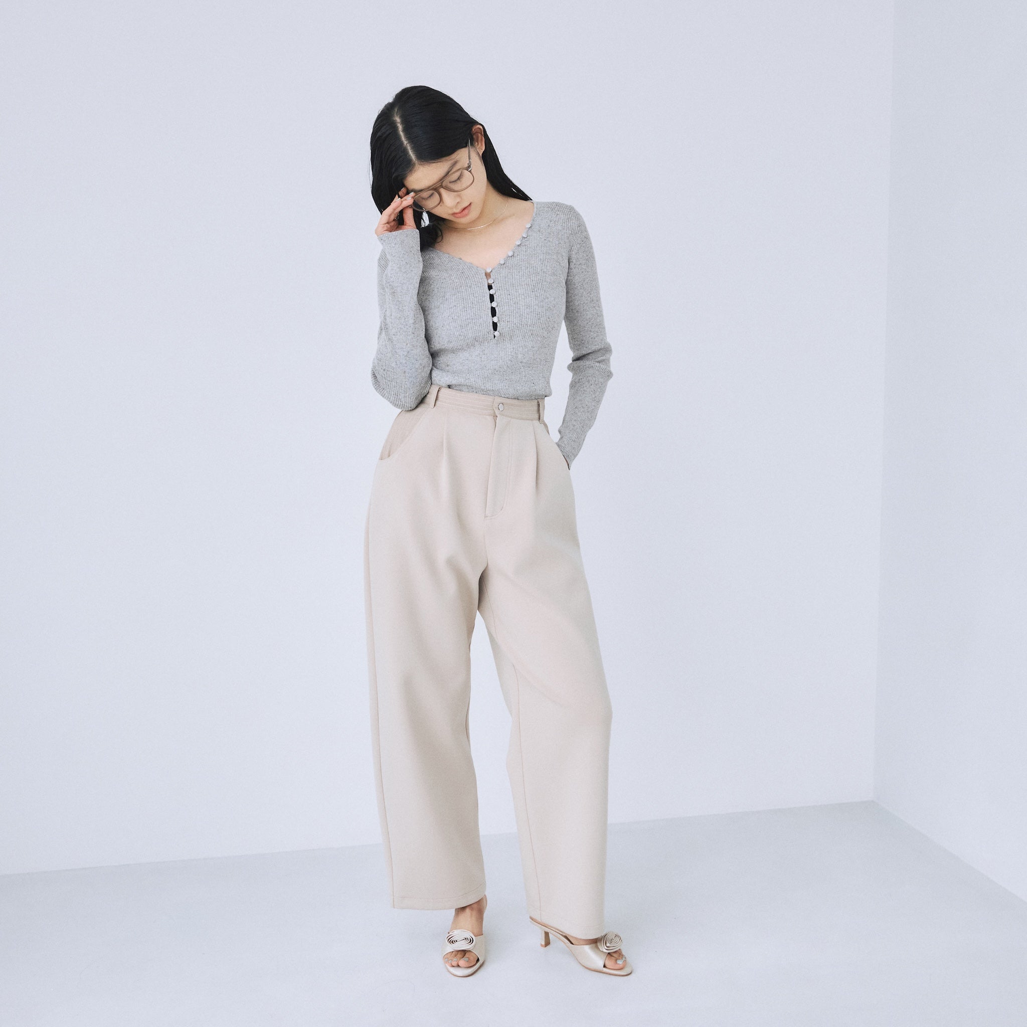 Linen combination V-cut Petit button knit