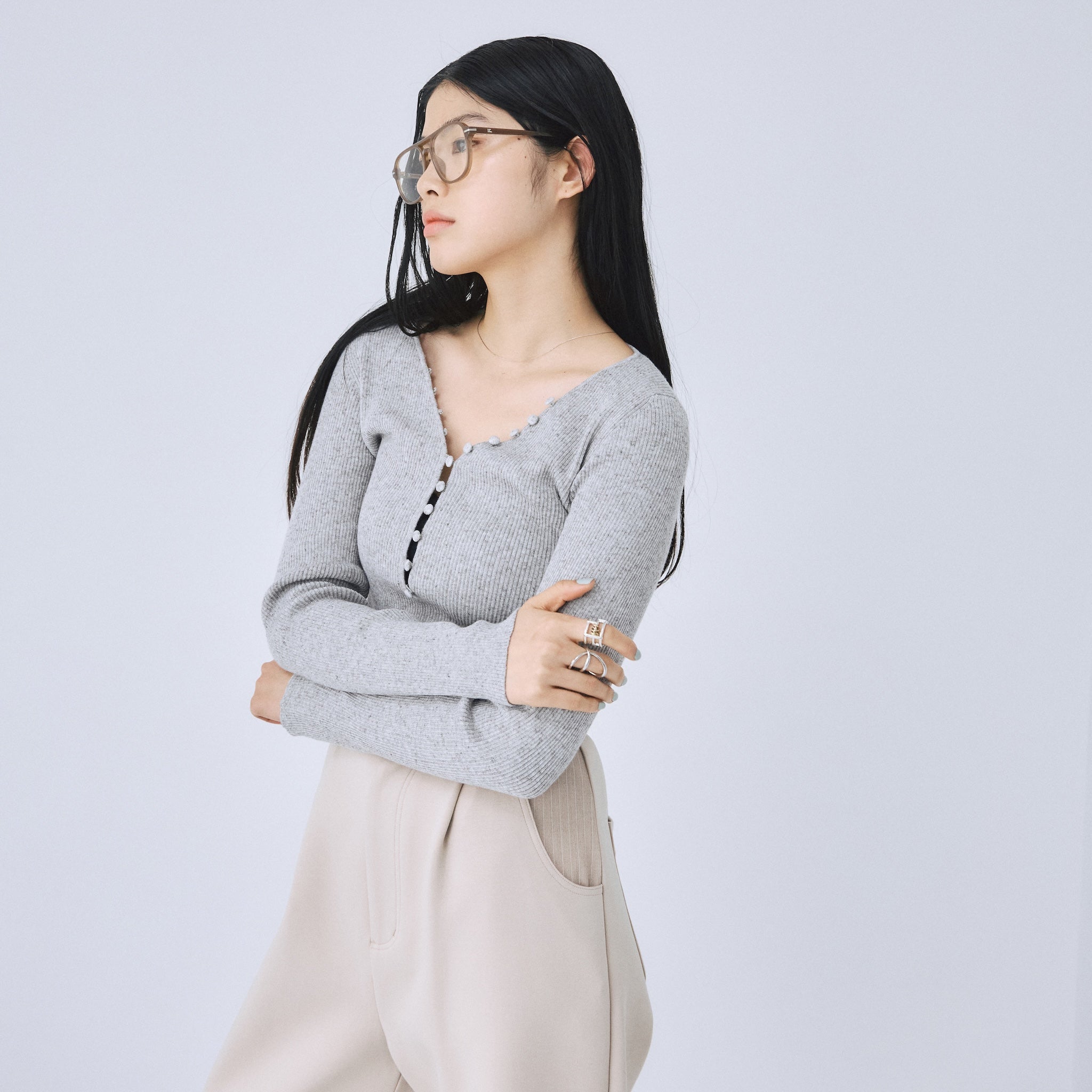 Linen combination V-cut Petit button knit