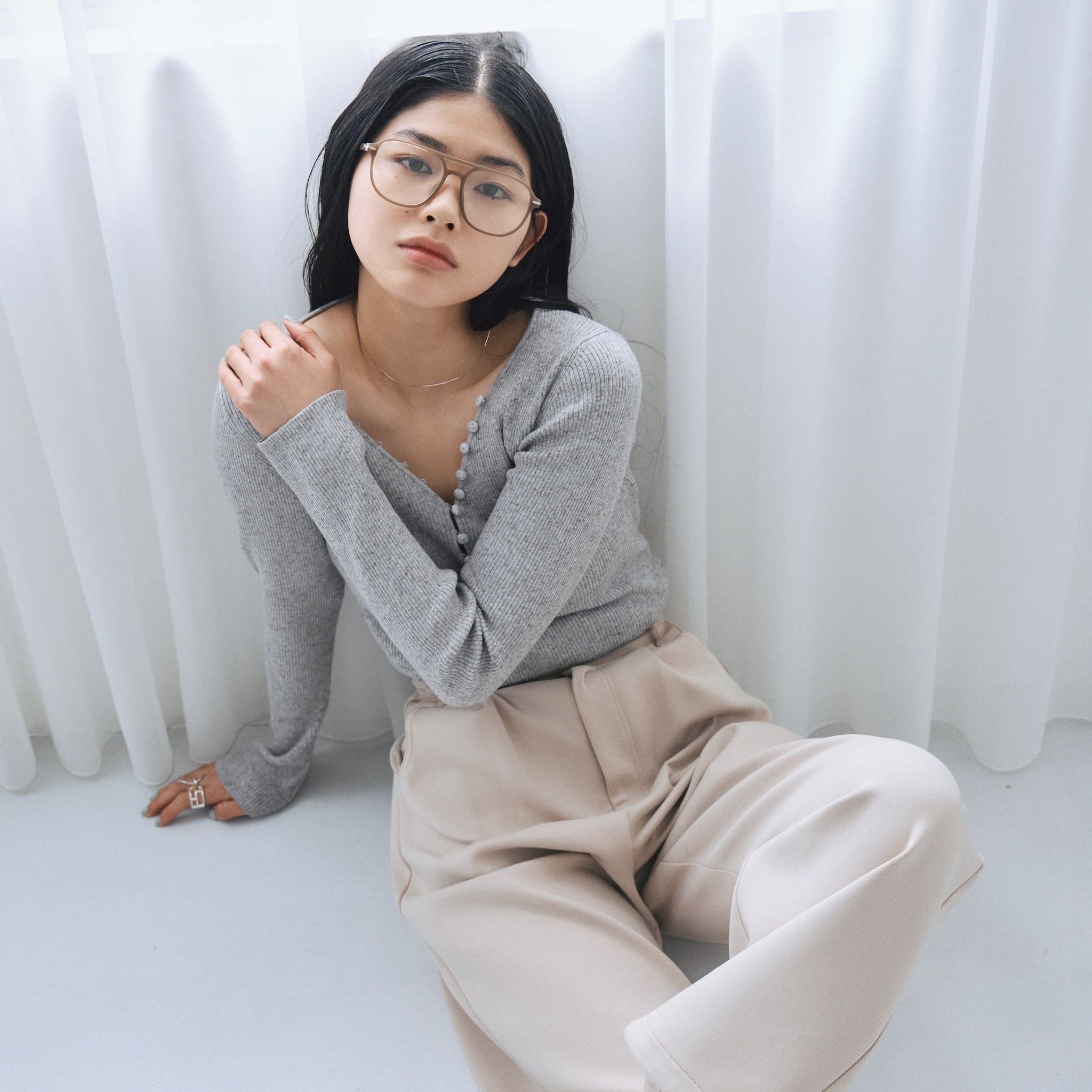 Linen combination V-cut Petit button knit