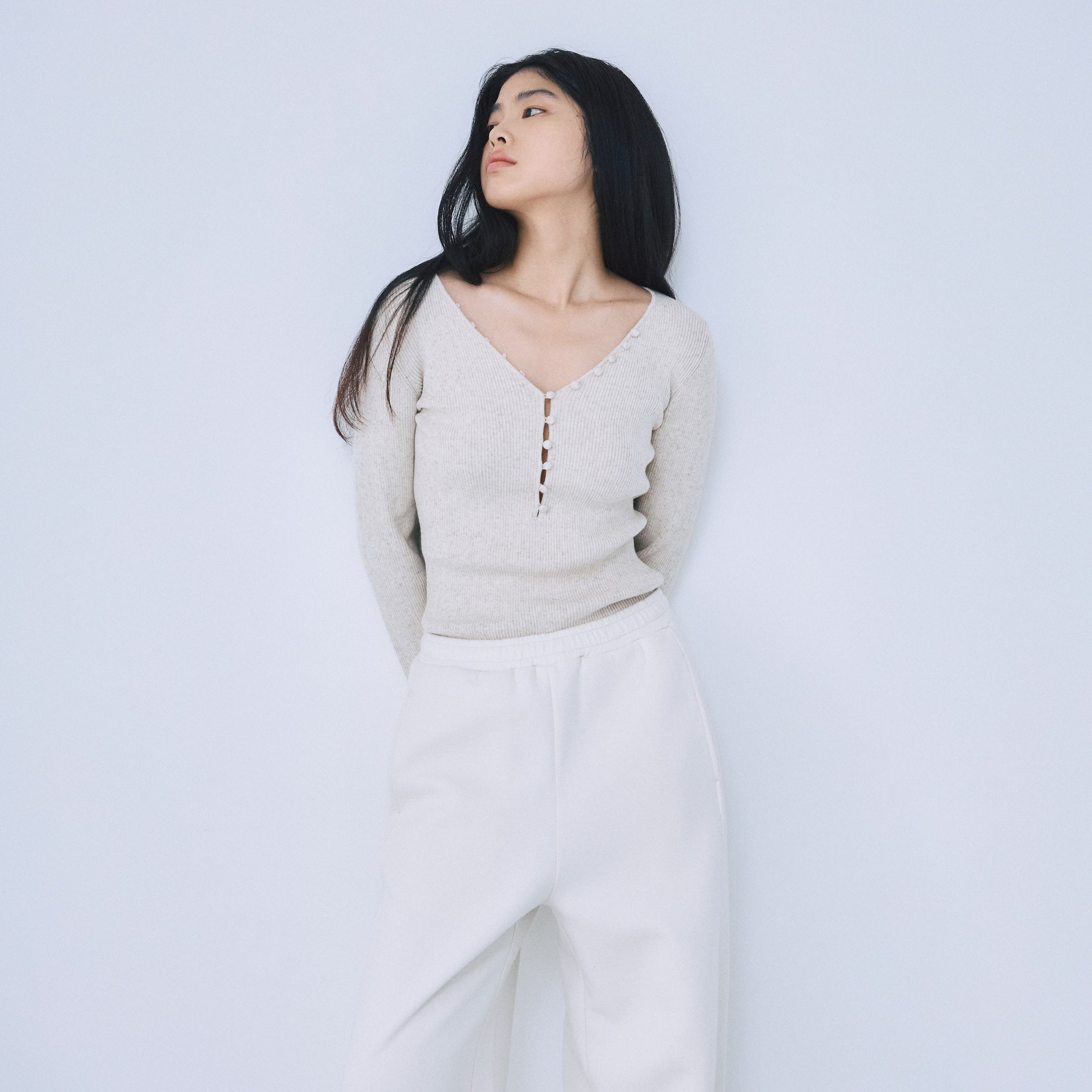 Linen combination V-cut Petit button knit