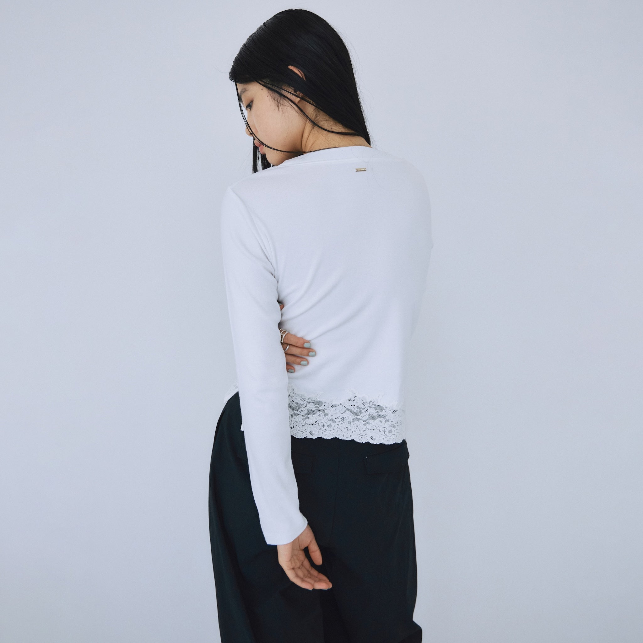 Lace Curve Cutトップス