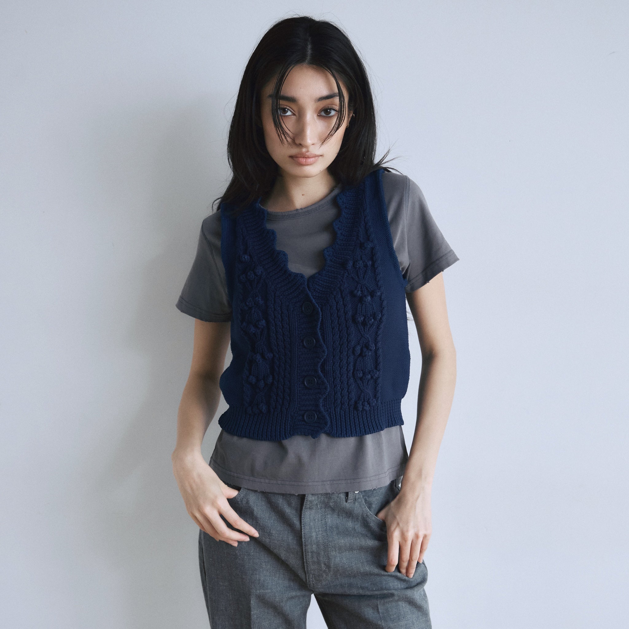 High-stretch scallop knit vest