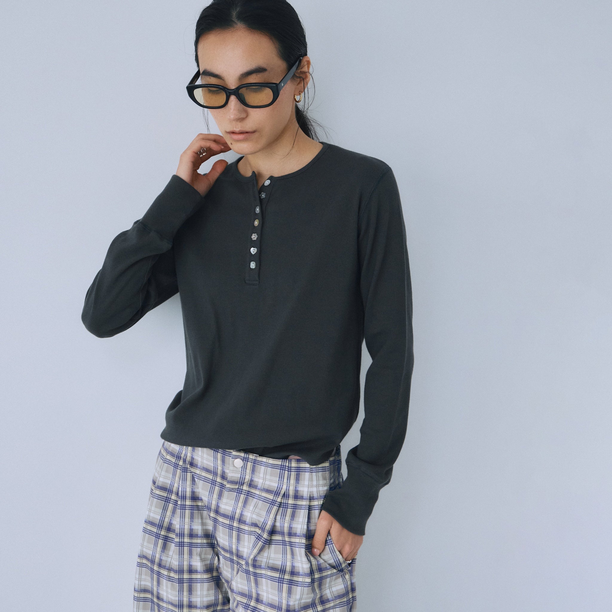 RIBカットランダムボタンヘンリートップス