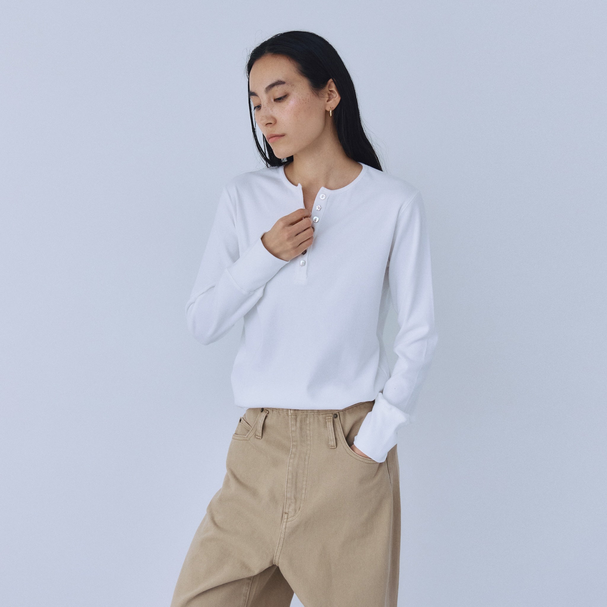 RIBカットランダムボタンヘンリートップス