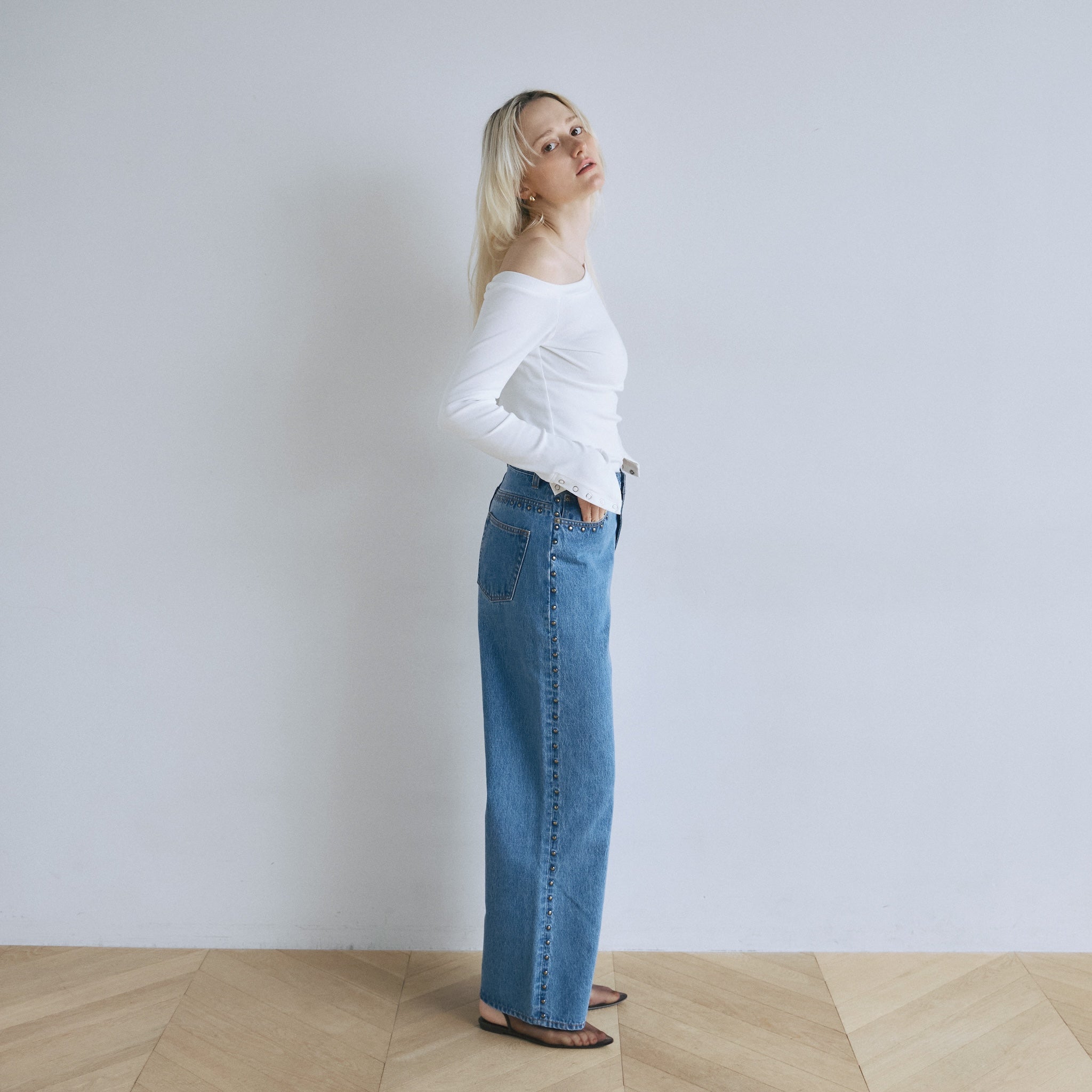 Buttonディティールワンショルダートップス