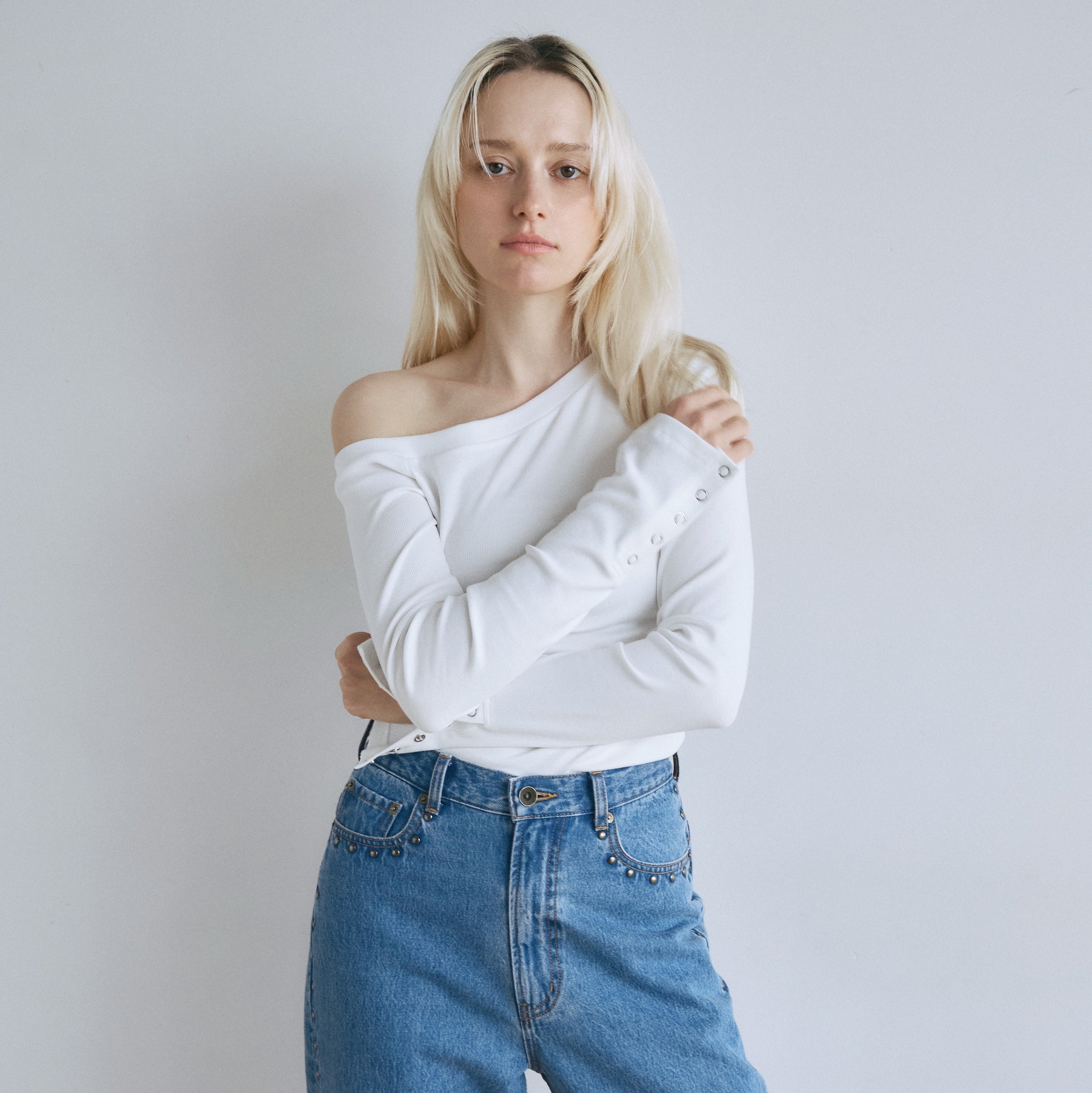 Buttonディティールワンショルダートップス