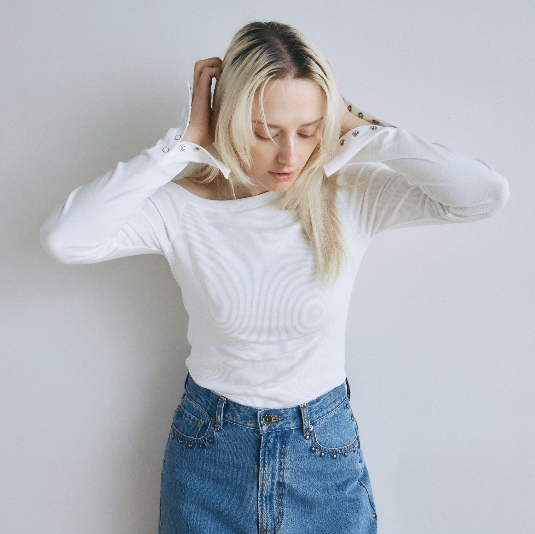 Buttonディティールワンショルダートップス