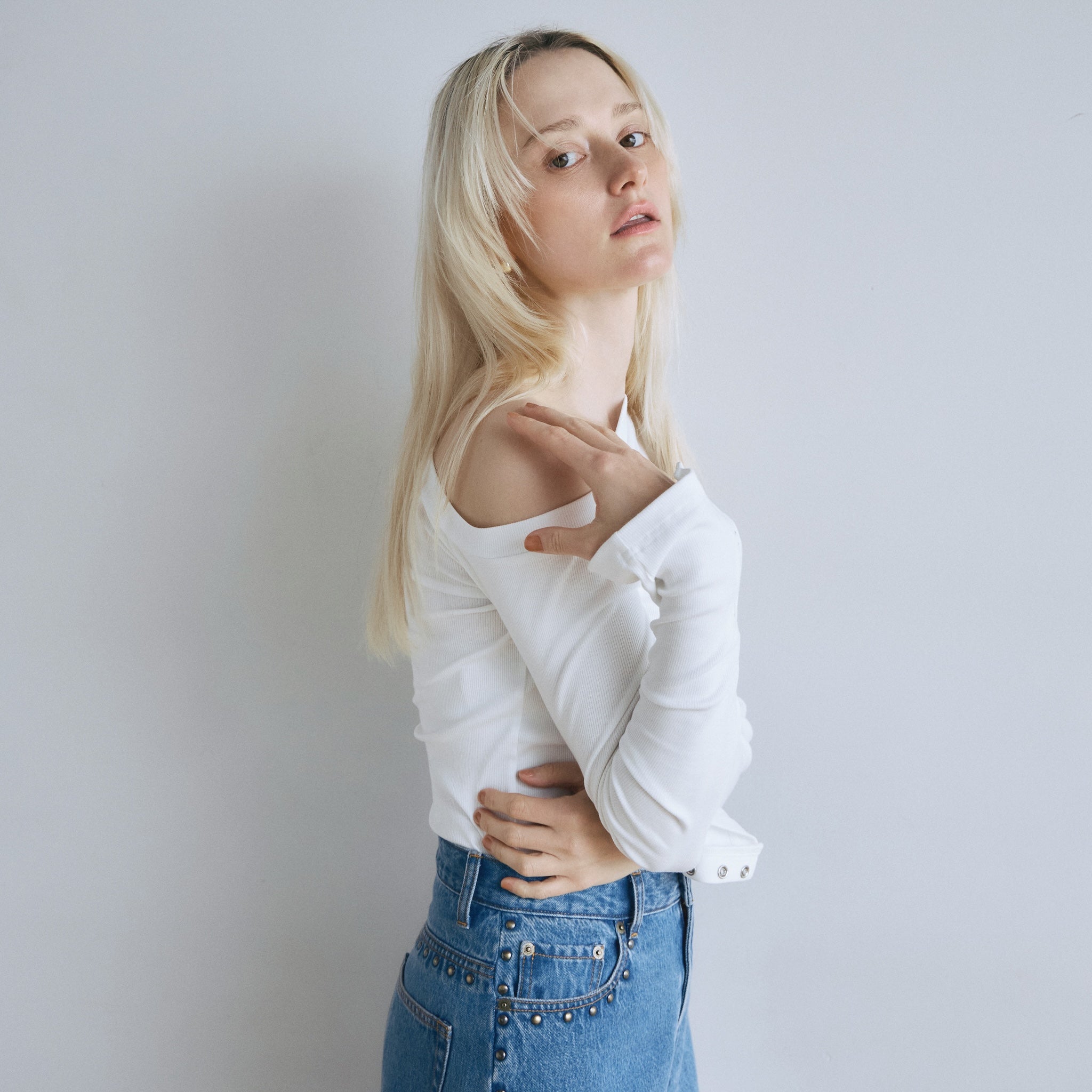 Buttonディティールワンショルダートップス