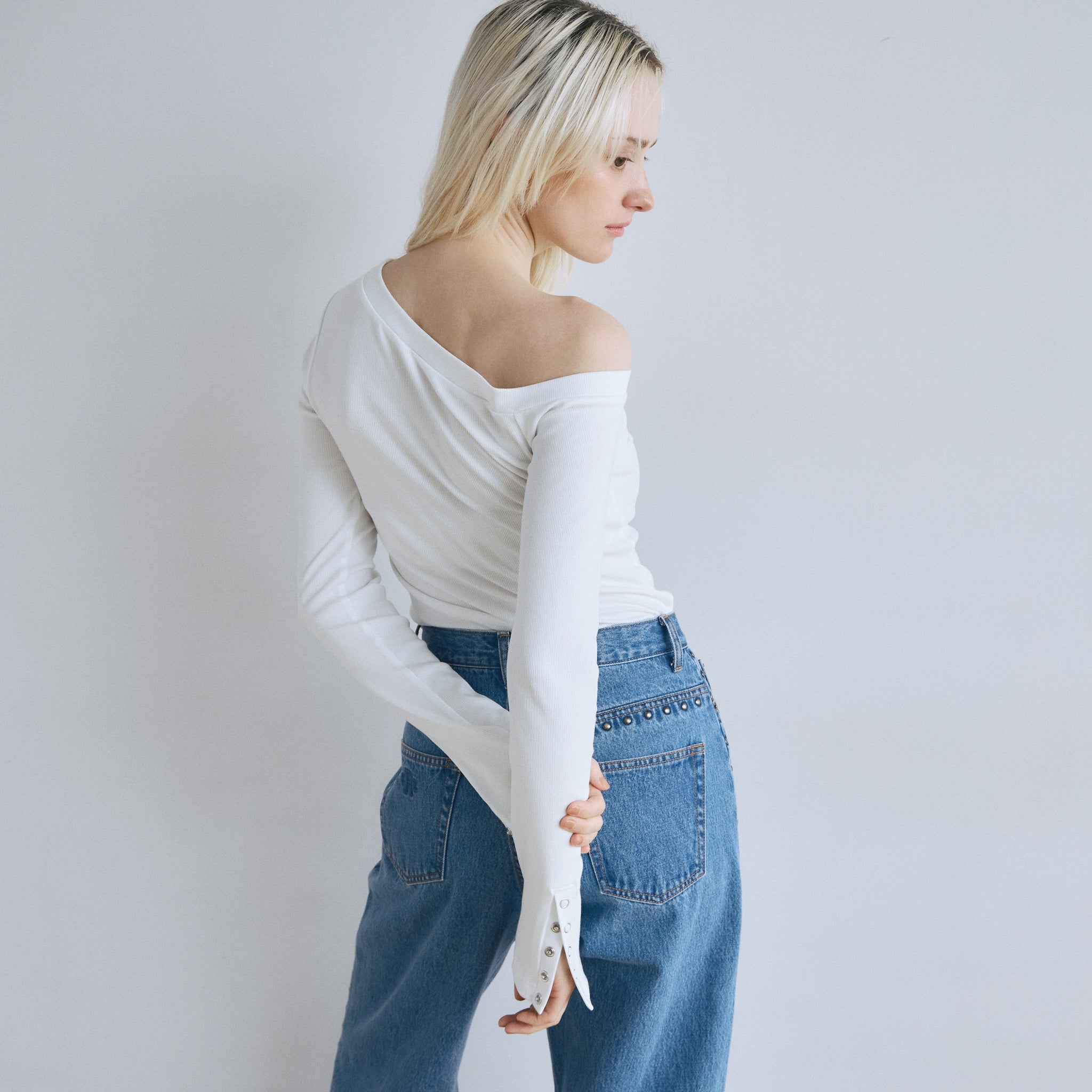 Buttonディティールワンショルダートップス