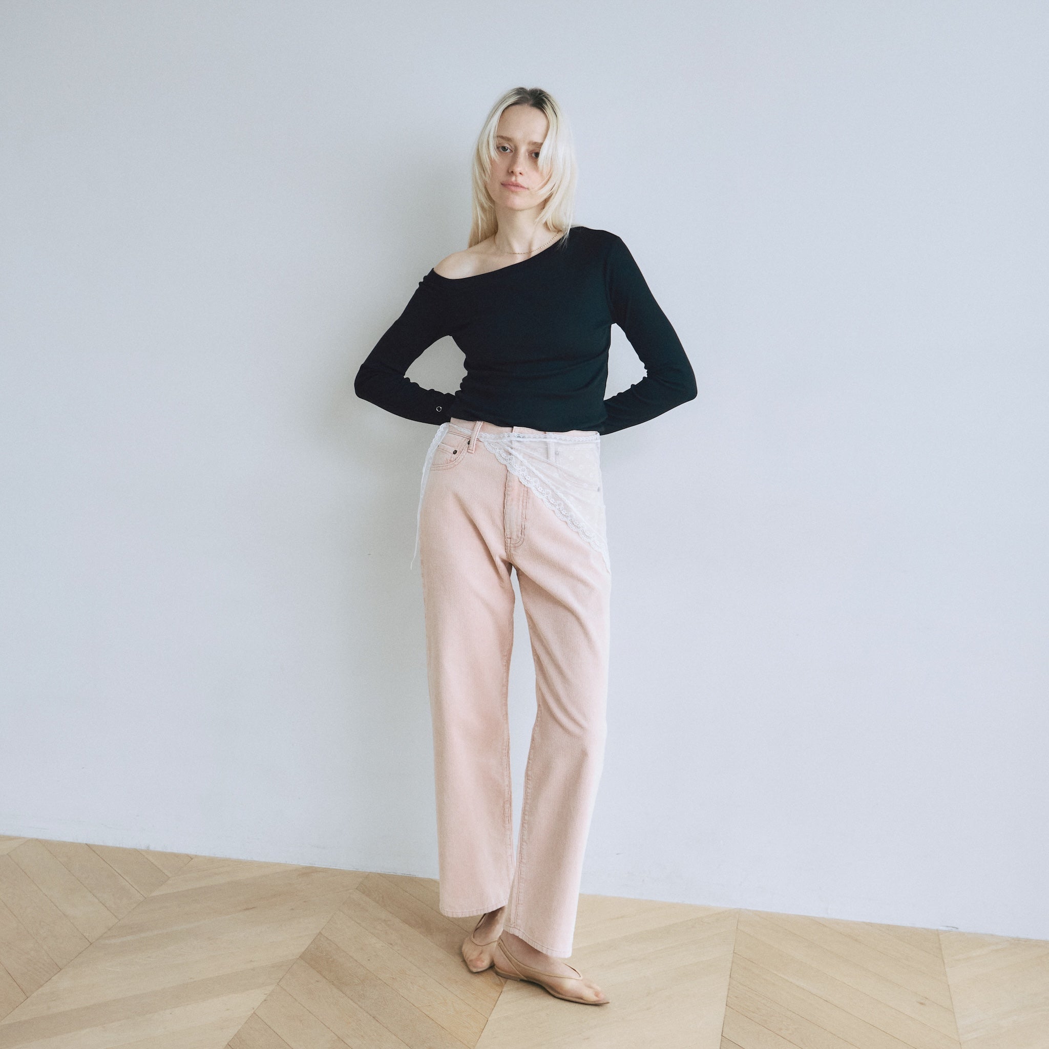 Buttonディティールワンショルダートップス