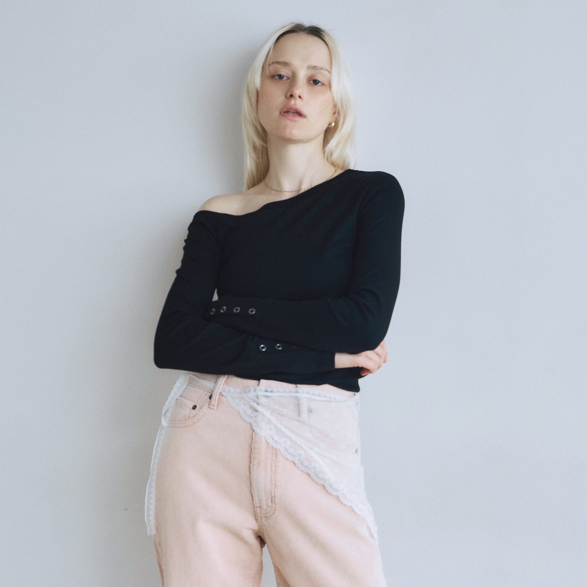 Buttonディティールワンショルダートップス