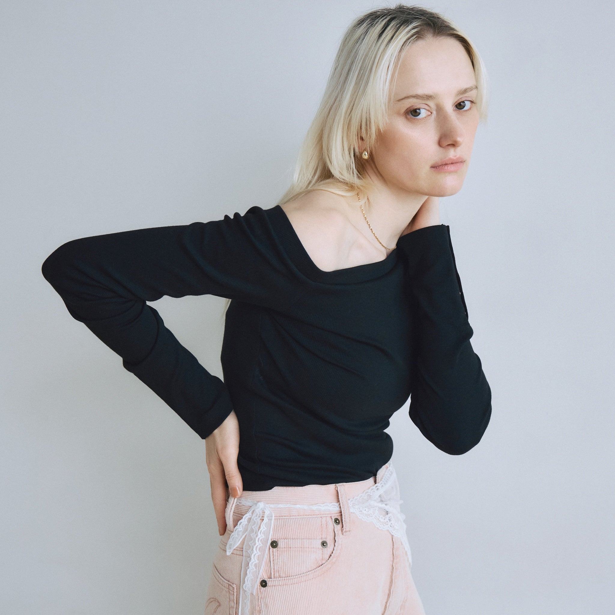 Buttonディティールワンショルダートップス