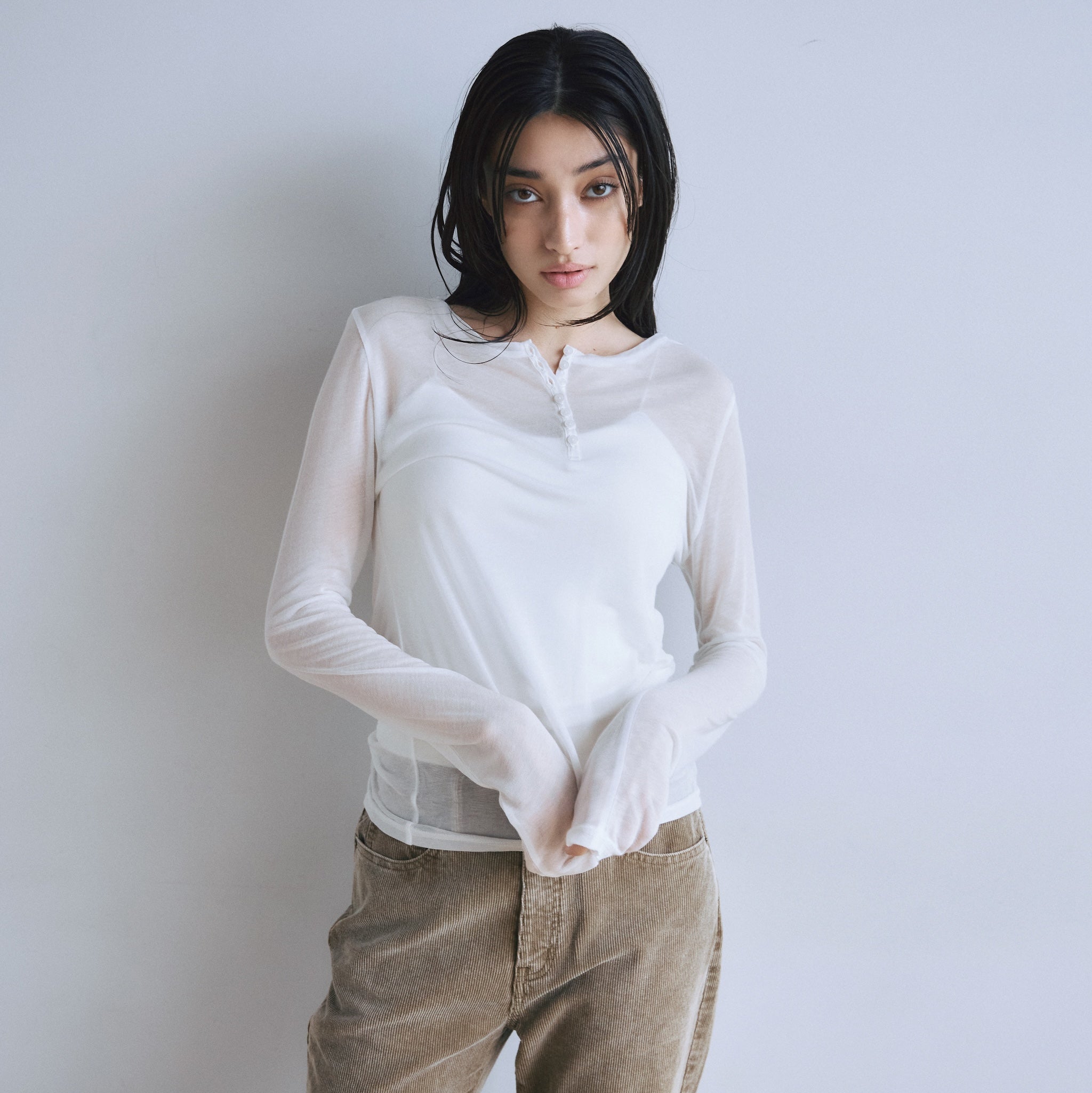 Noble silkヘンリーネックトップス